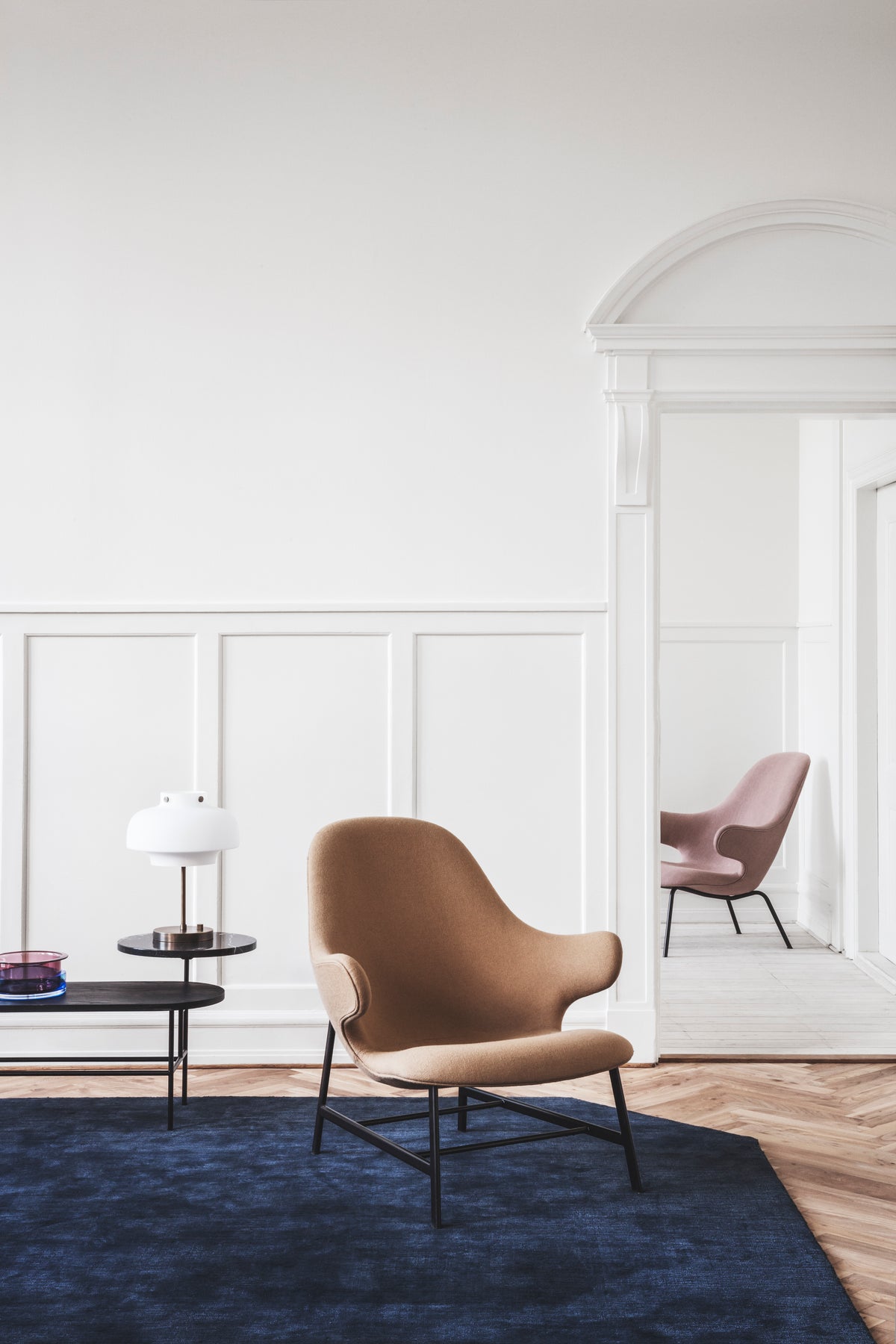Fauteuil CATCH JH13 gestoffeerd met een zwarte basis