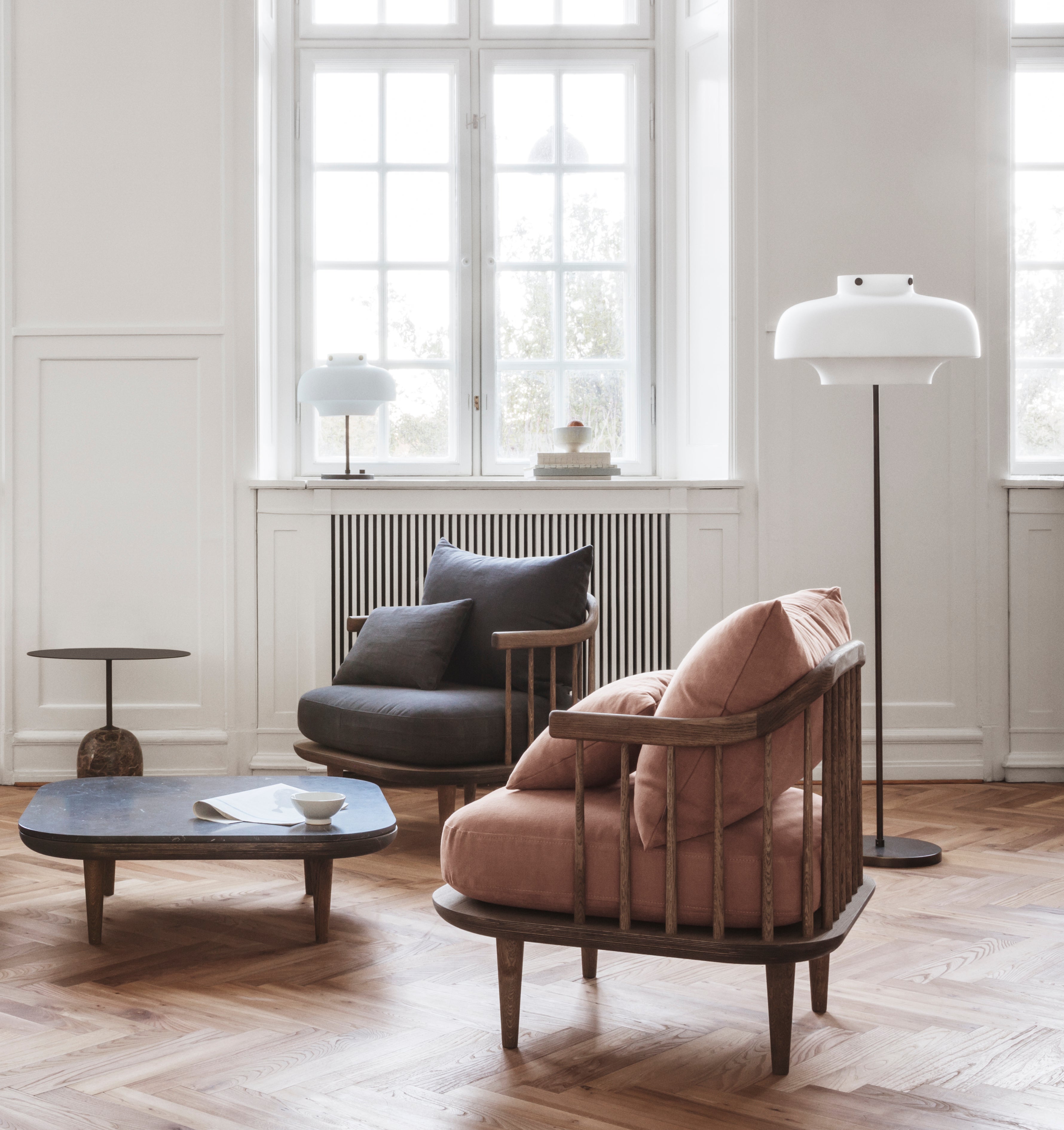 Vloerlamp COPENHAGEN SC14 opal glazen kap met een bronskleurige basis