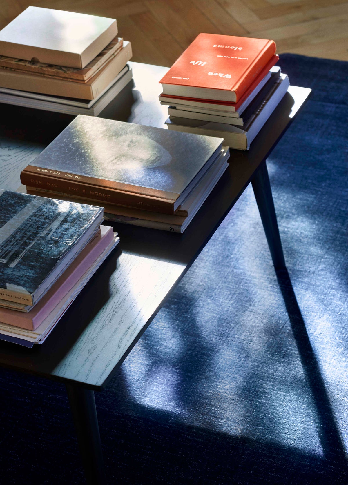 Vierkante salontafel IN BETWEEN SK24 zwart gelakt eiken