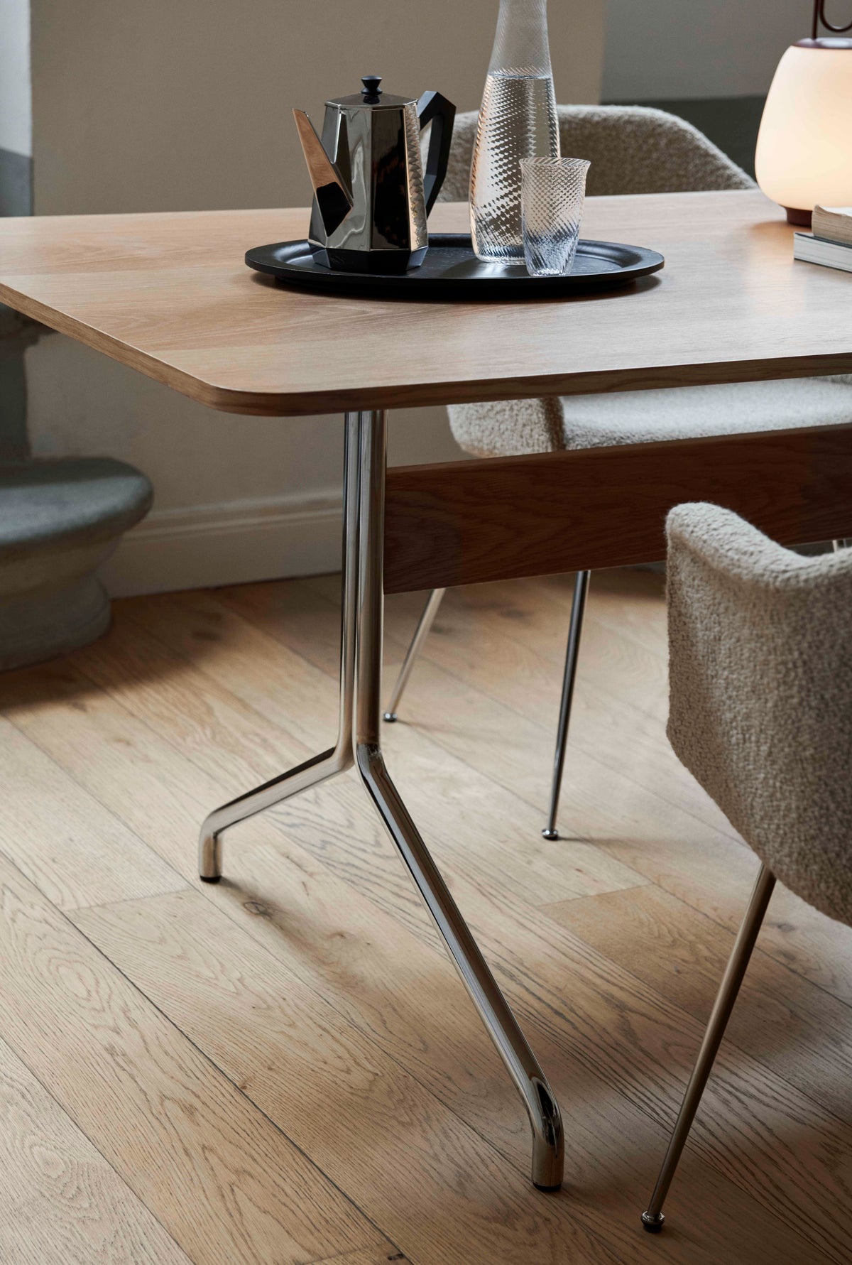 Gecoate eiken PAVILION tafel met verchroomde basis