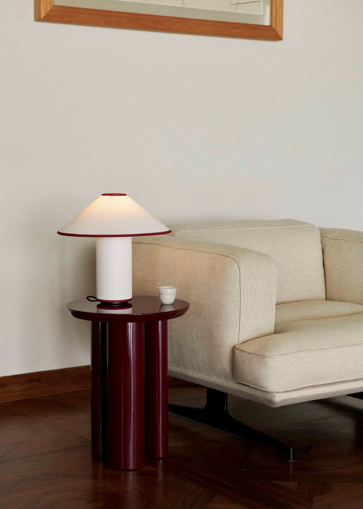 Fauteuil INLAND AV21 gestoffeerd met een zwarte basis
