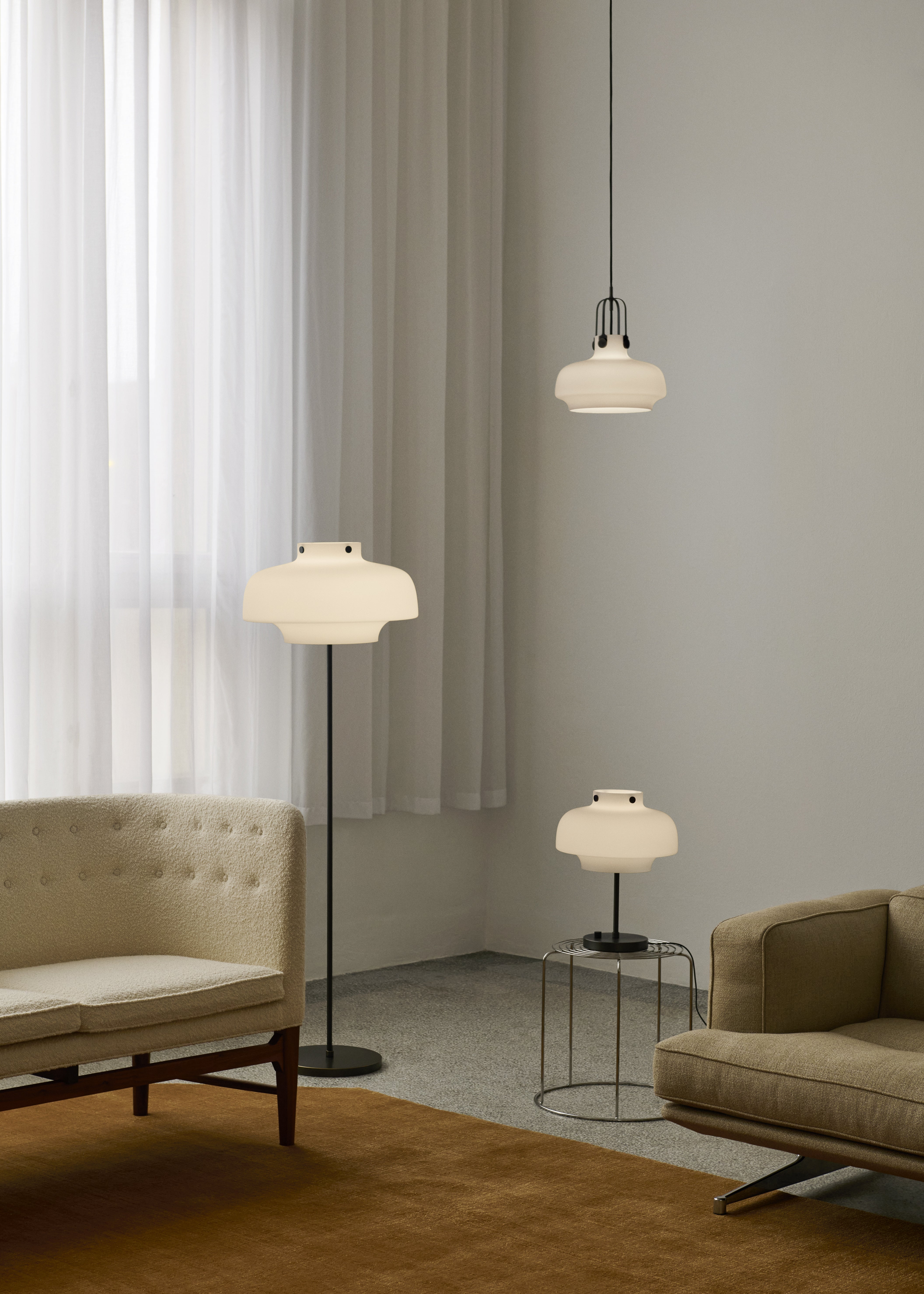 Vloerlamp COPENHAGEN SC14 opal glazen kap met een bronskleurige basis