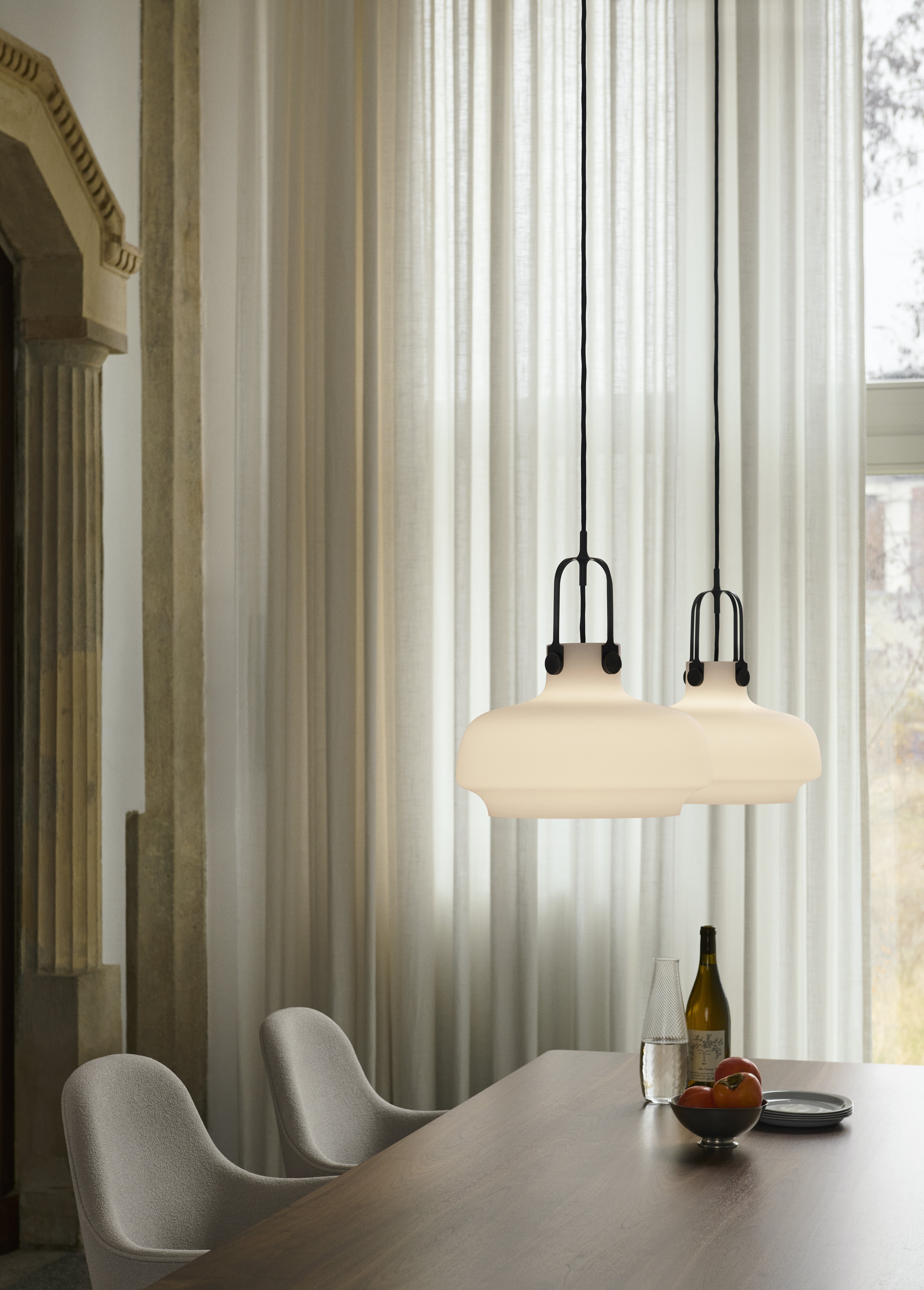 Hanglamp COPENHAGEN met opalen glazen kap en bronzen afwerking