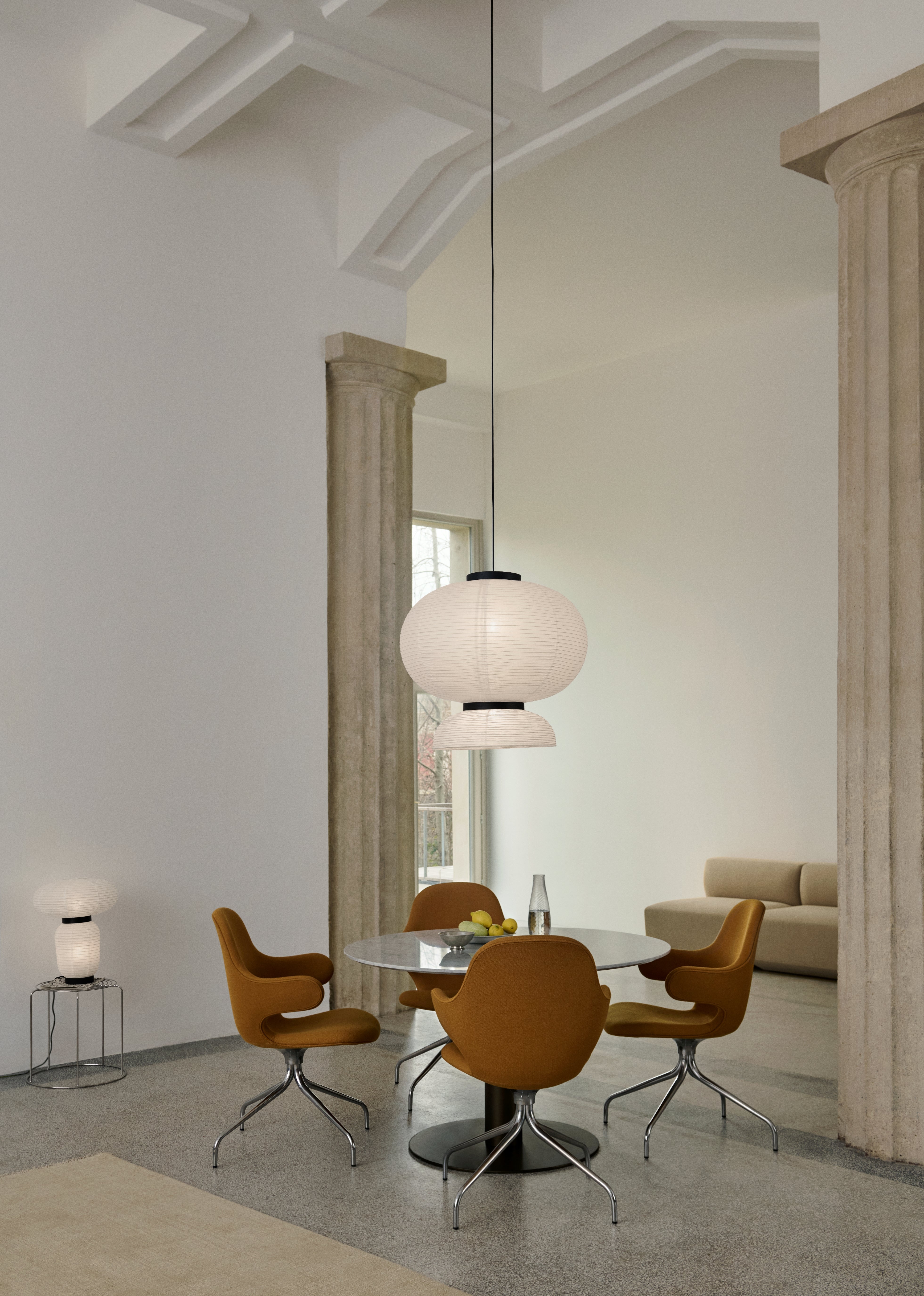 Hanglamp FORMAKAMI JH5 met witte papieren kap en zwart eiken afwerking
