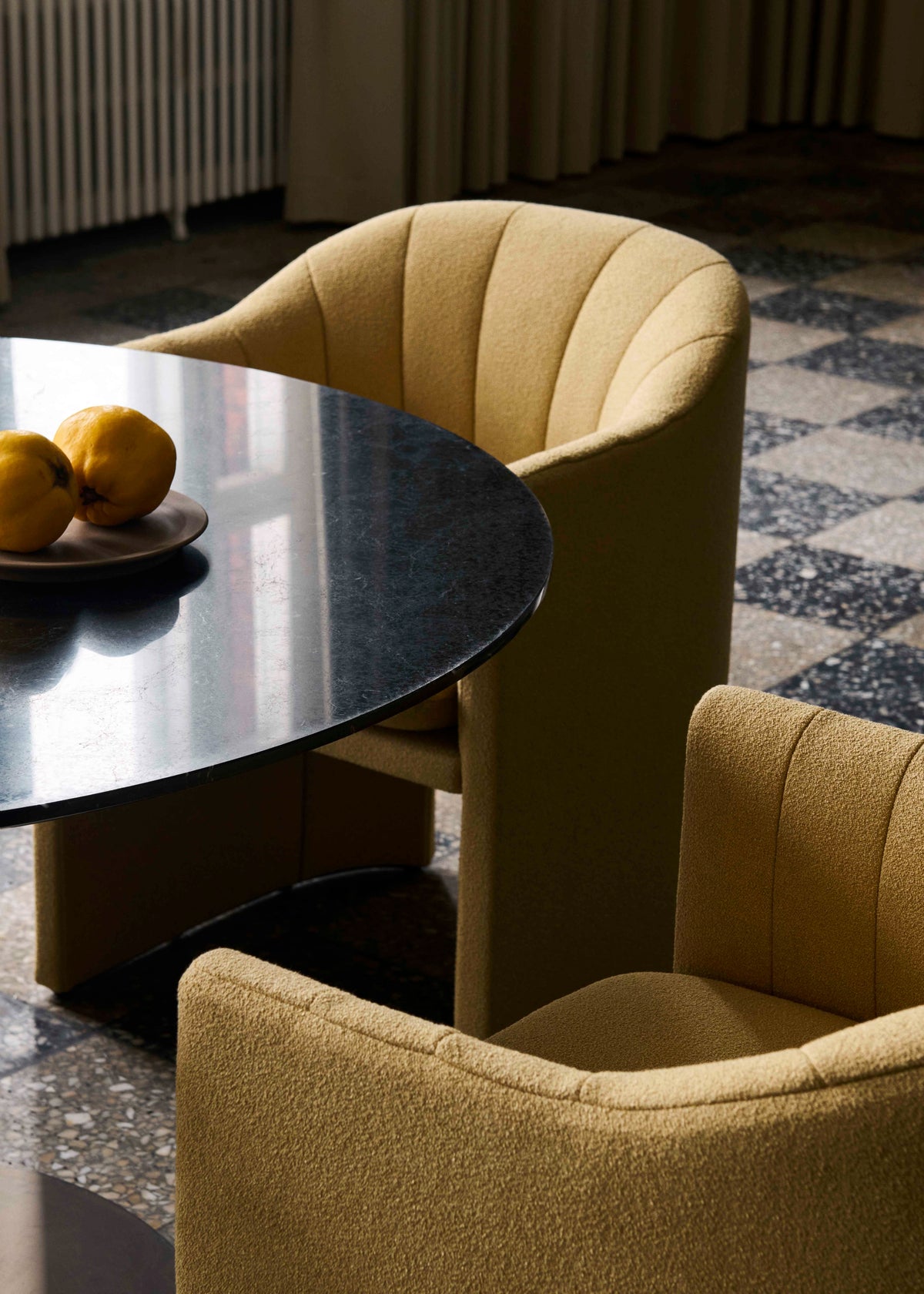 Gestoffeerde LOAFER SC24 fauteuil met armleuningen
