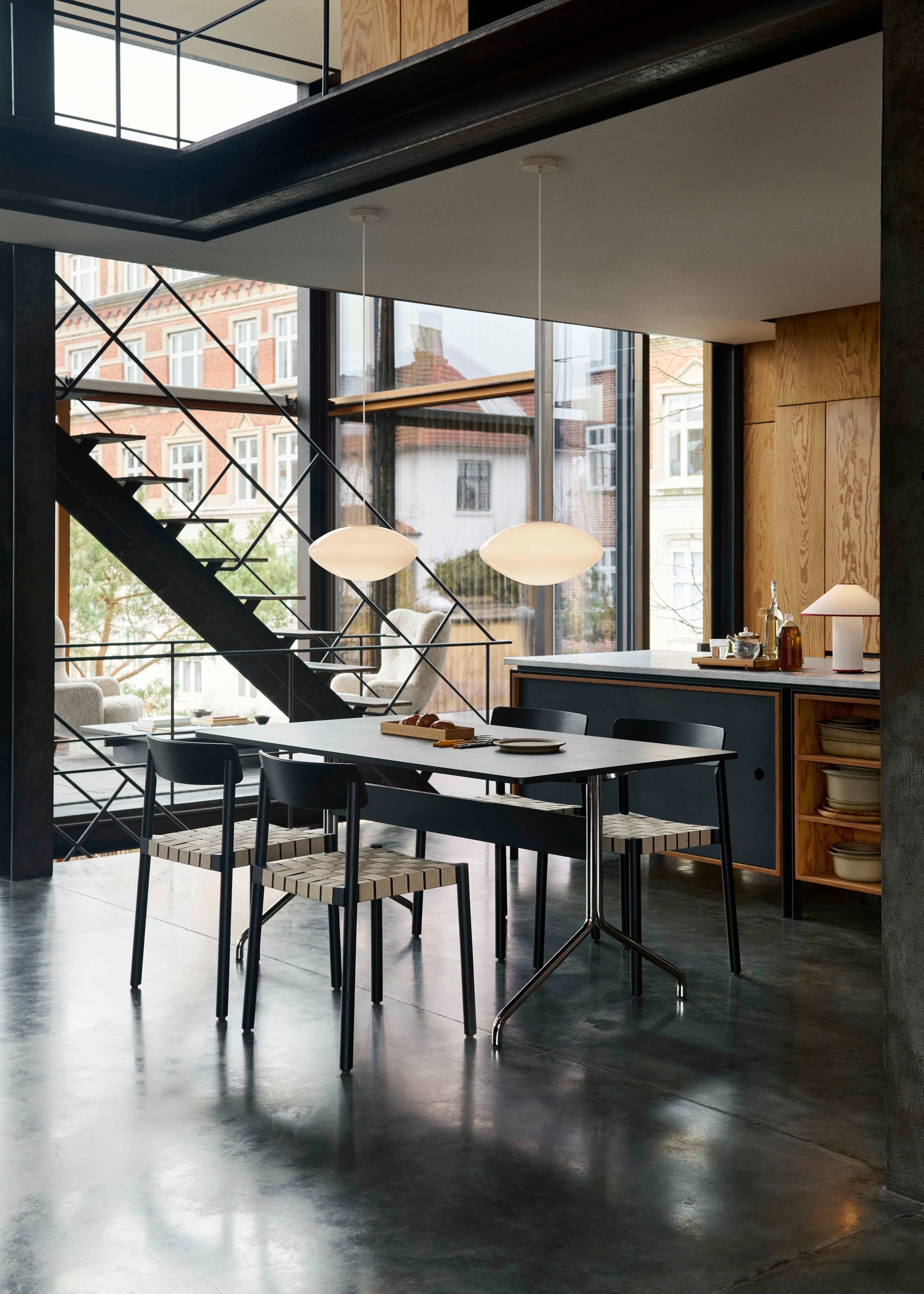 Gecoate eiken PAVILION tafel met verchroomde basis