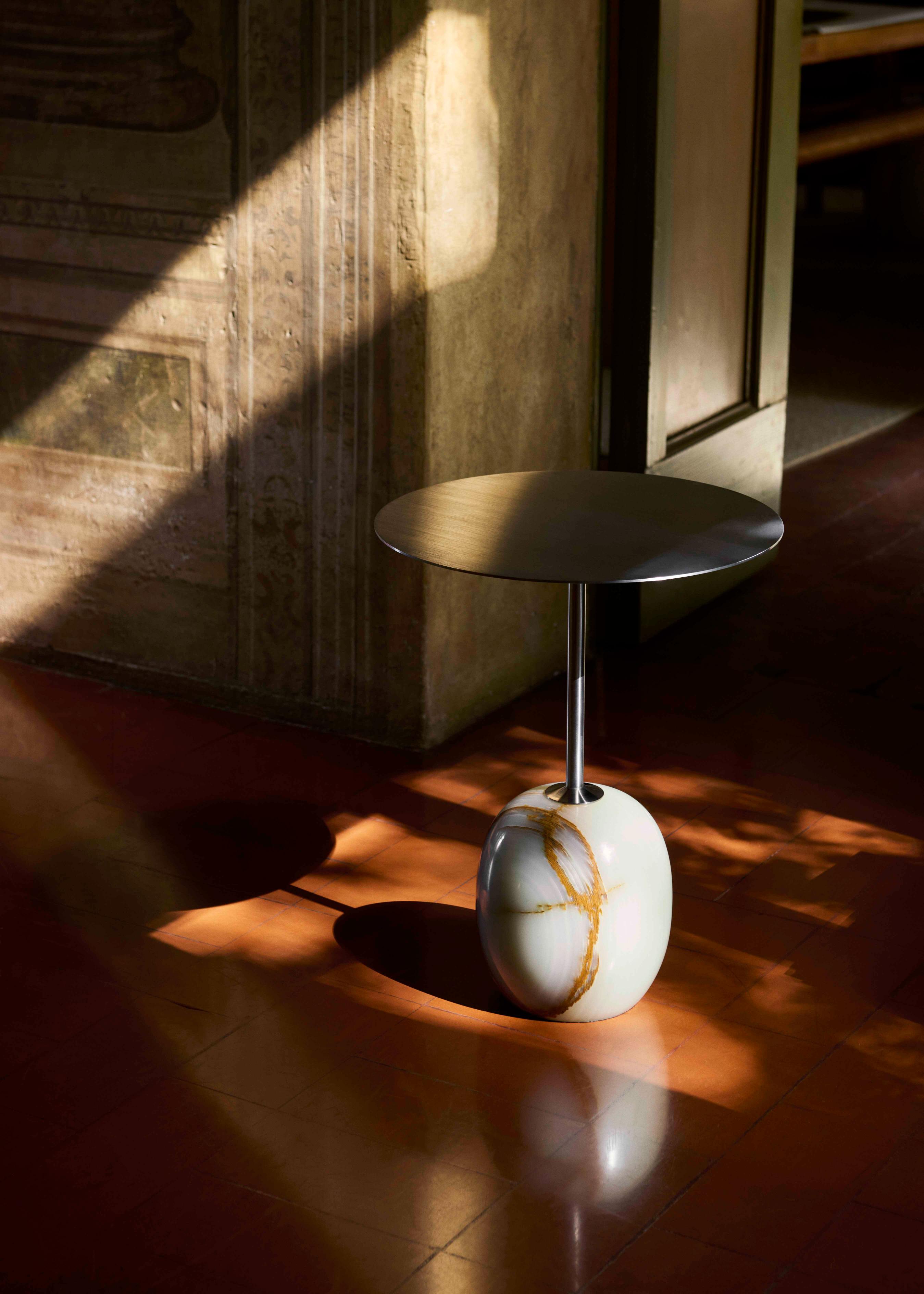 Bijzettafel LATO crème blad met beige marmeren basis