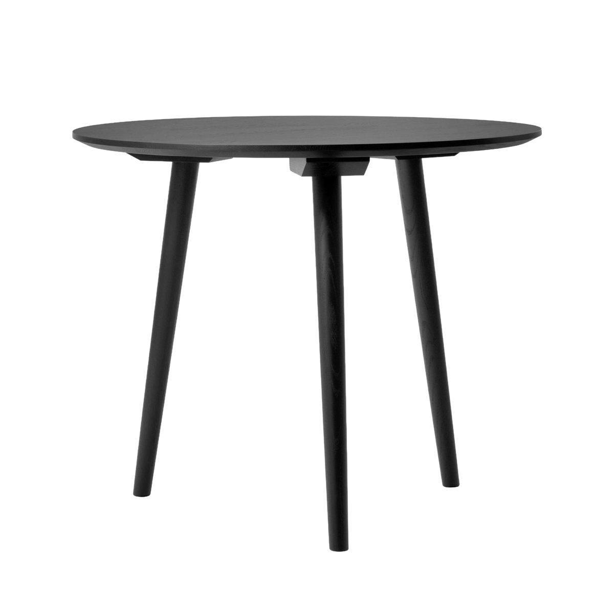Ronde tafel IN BETWEEN zwart gelakt eiken