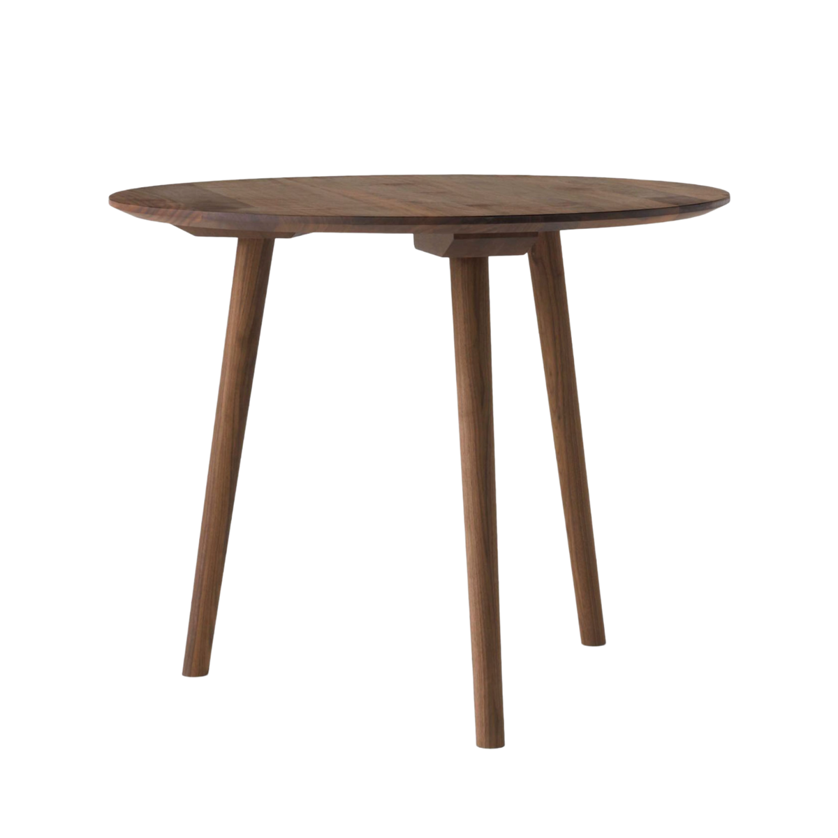 Ronde tafel IN BETWEEN geolied notenhout