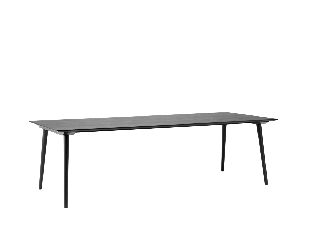 Tafel IN BETWEEN zwart gelakt eiken