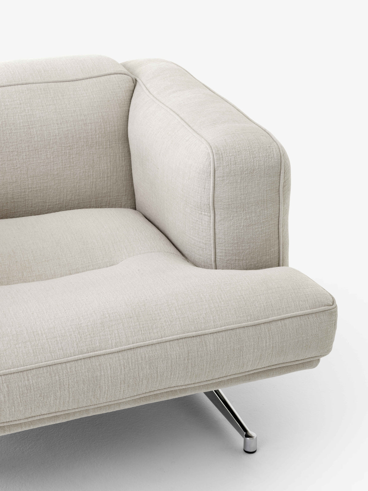 Fauteuil INLAND AV21 gestoffeerd met een aluminium basis