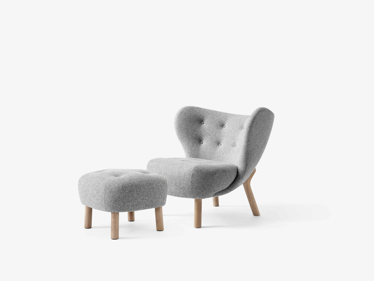 Fauteuil LITTLE PETRA VB1 gestoffeerd met een eiken basis