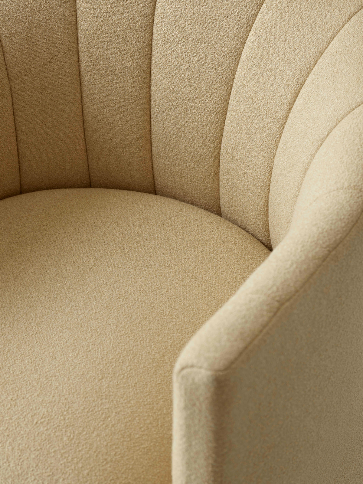 Gestoffeerde LOAFER SC24 fauteuil met armleuningen