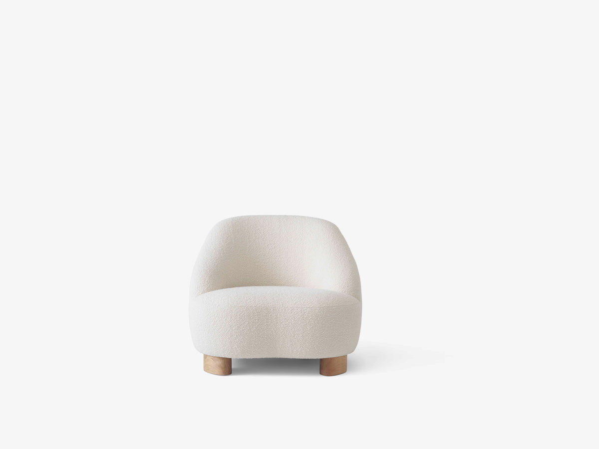 Fauteuil MARGAS LC1 gestoffeerd met een eiken basis
