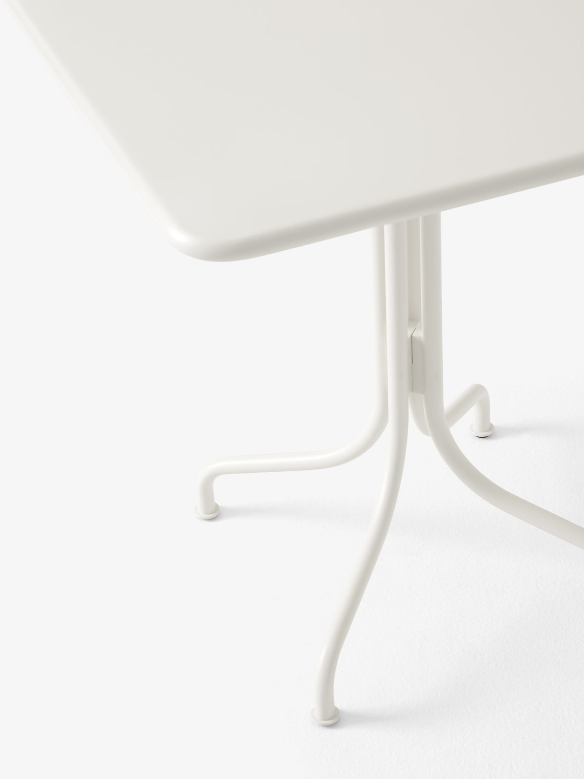 Buiten tafel THORVALD SC97 ivoor
