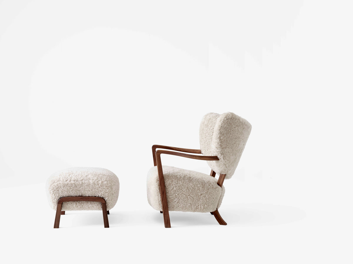 Fauteuil met voetensteun WULFF gestoffeerd met notenhouten basis