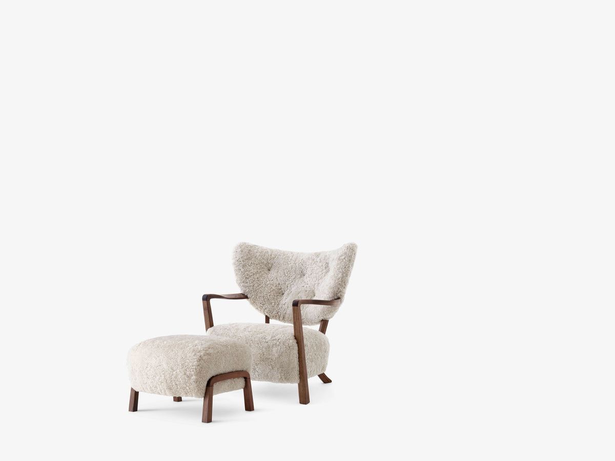 Fauteuil met voetensteun WULFF gestoffeerd met notenhouten basis