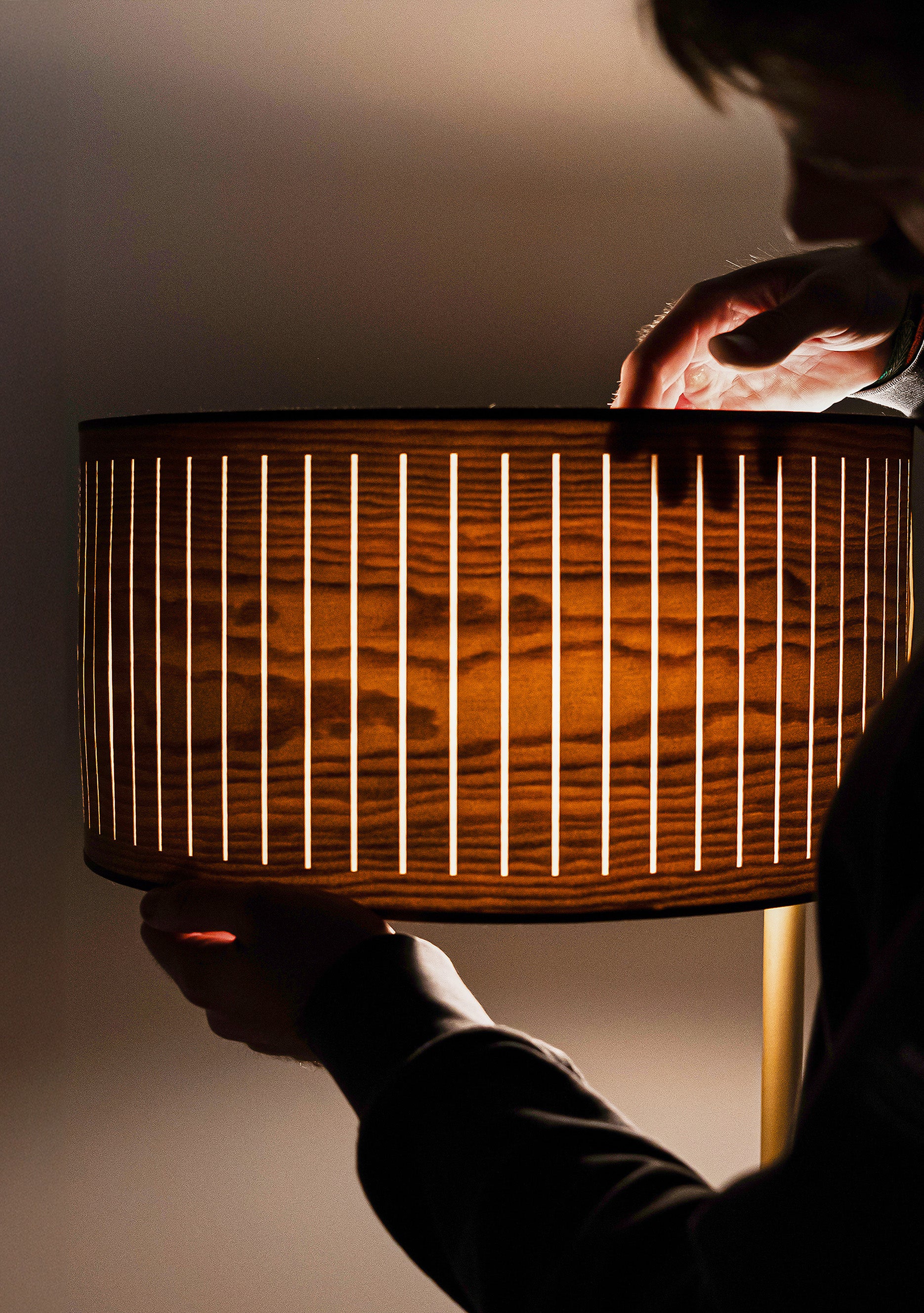 Vloerlamp AUTUMN notenhout