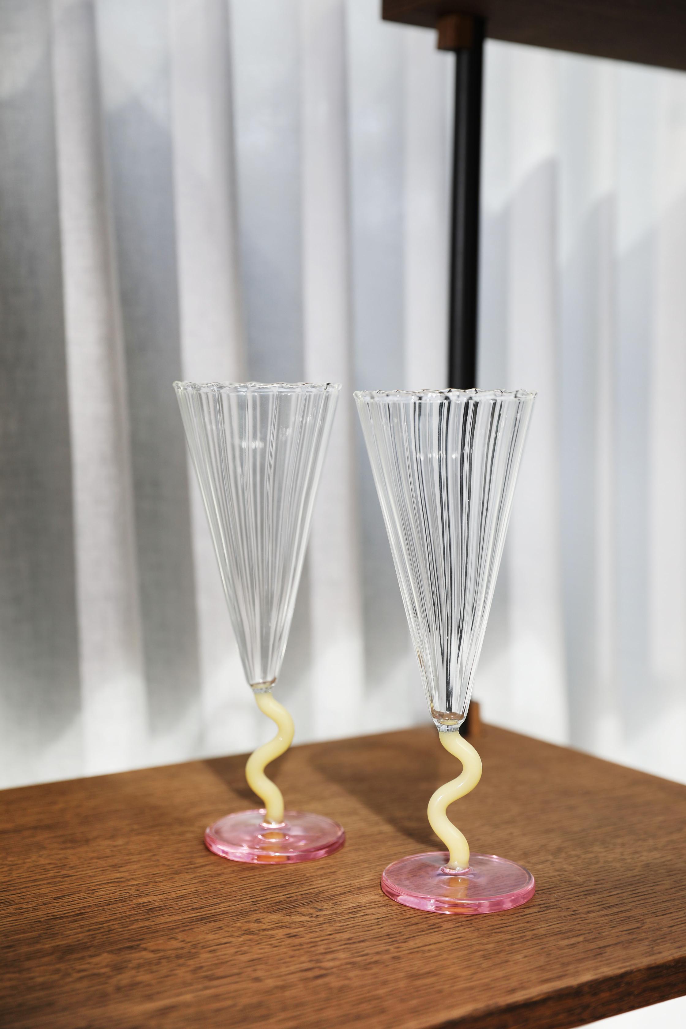 Set von Glaskelchen für Champagner CURVE gelb mit rosa
