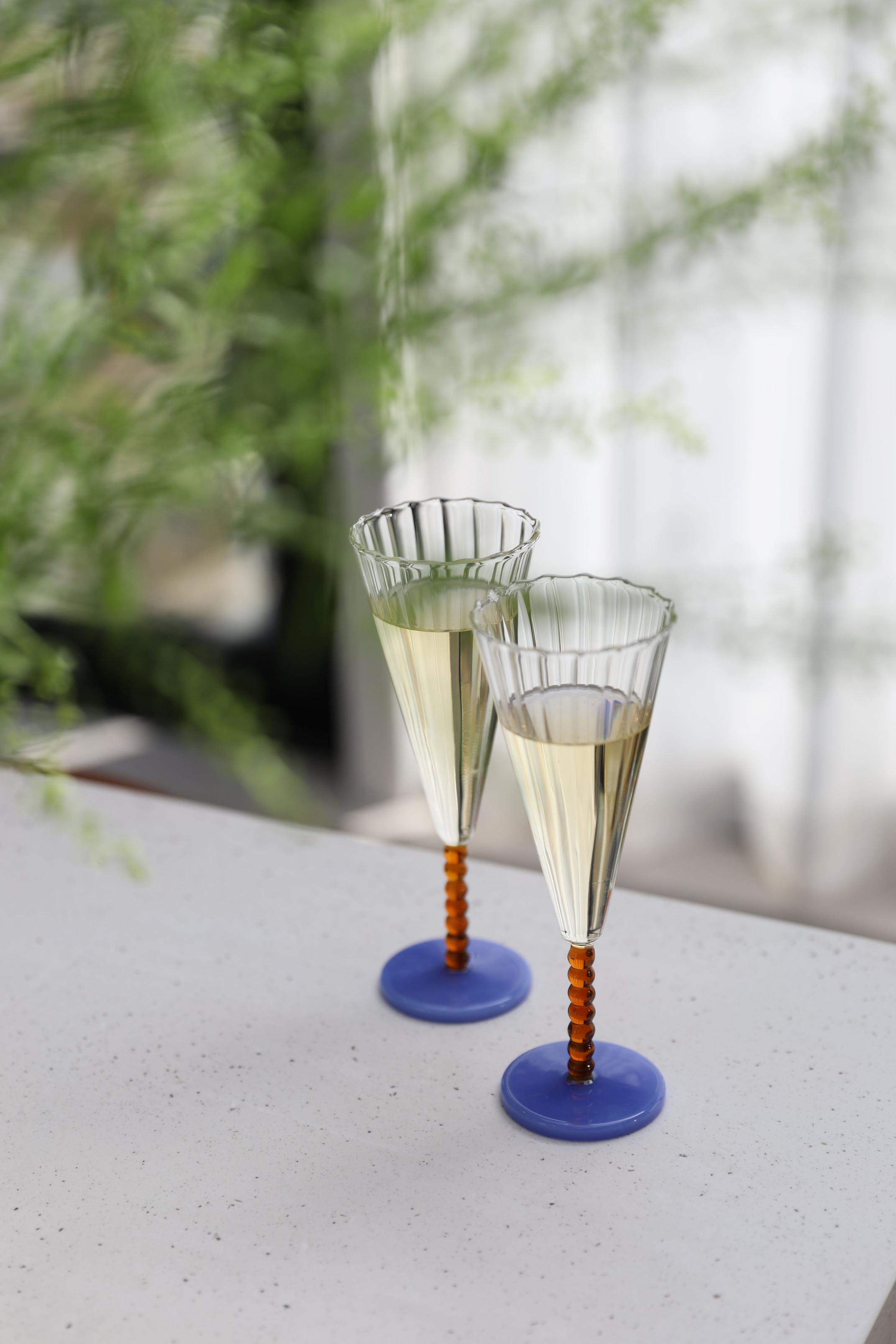 Set van glazen champagneglazen PERLE amberkleurig met blauw