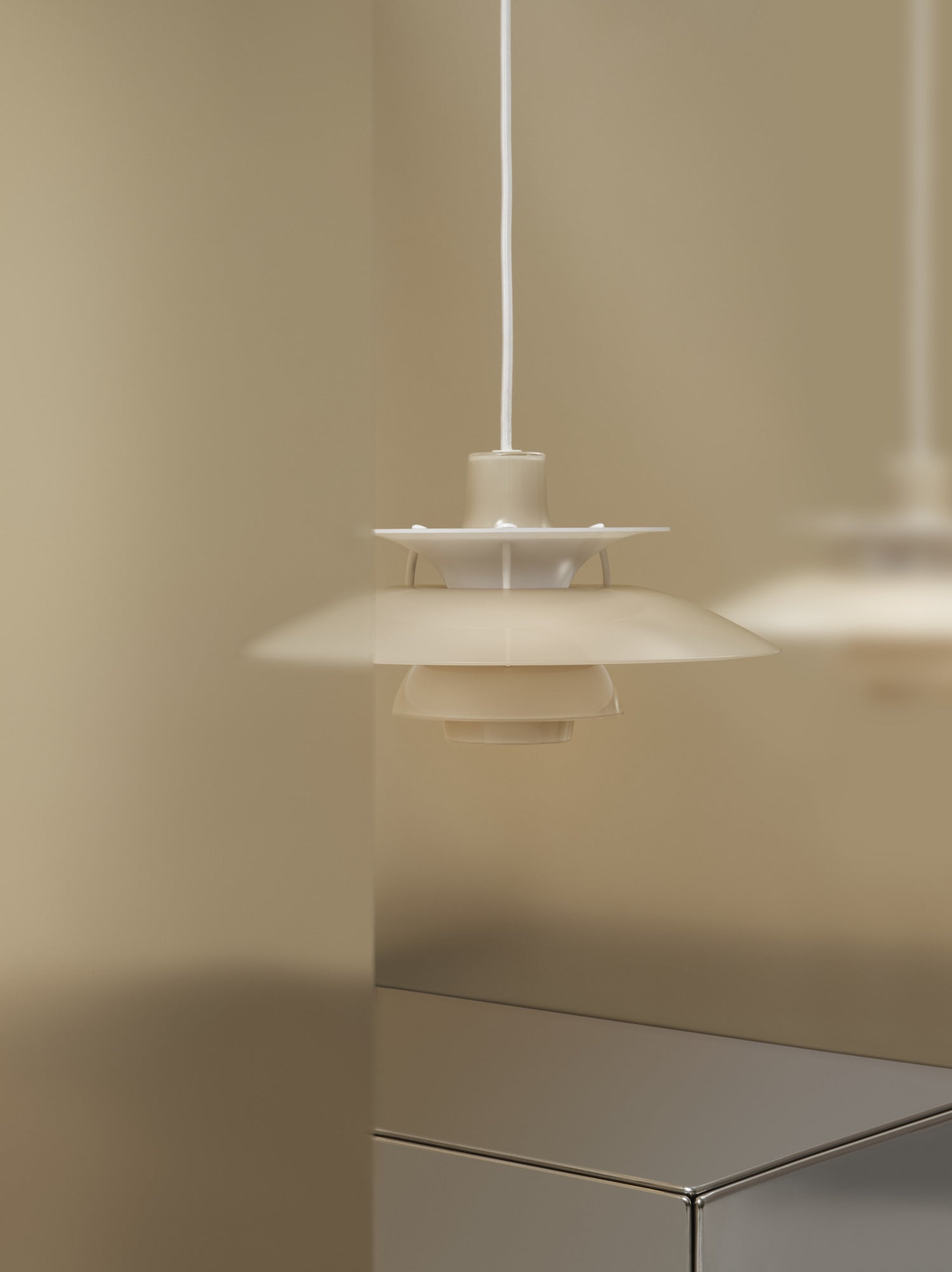 Lampa wisząca PH 5 OPAL beżowy – Louis Poulsen
