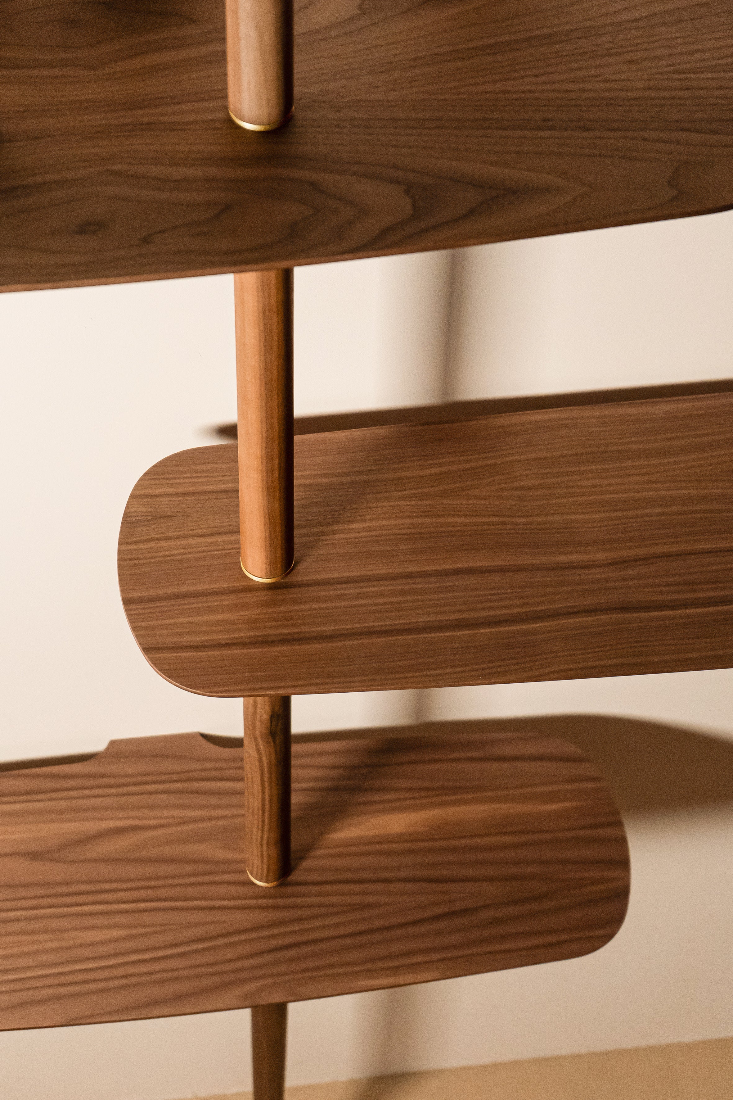 Wandregal AXIS 3 Nussbaumfurnier