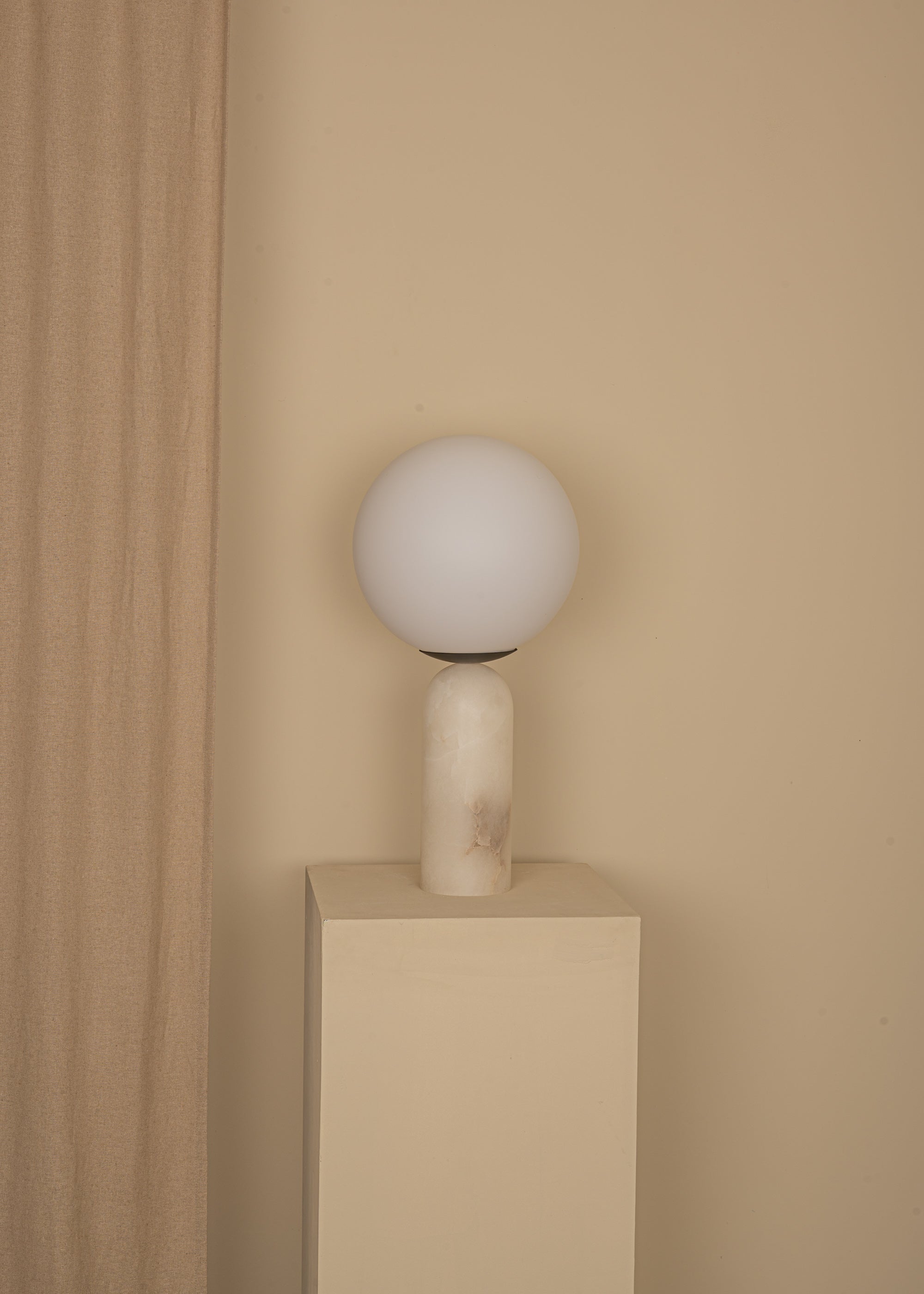 ATLAS Table Lamp White Alabaster
