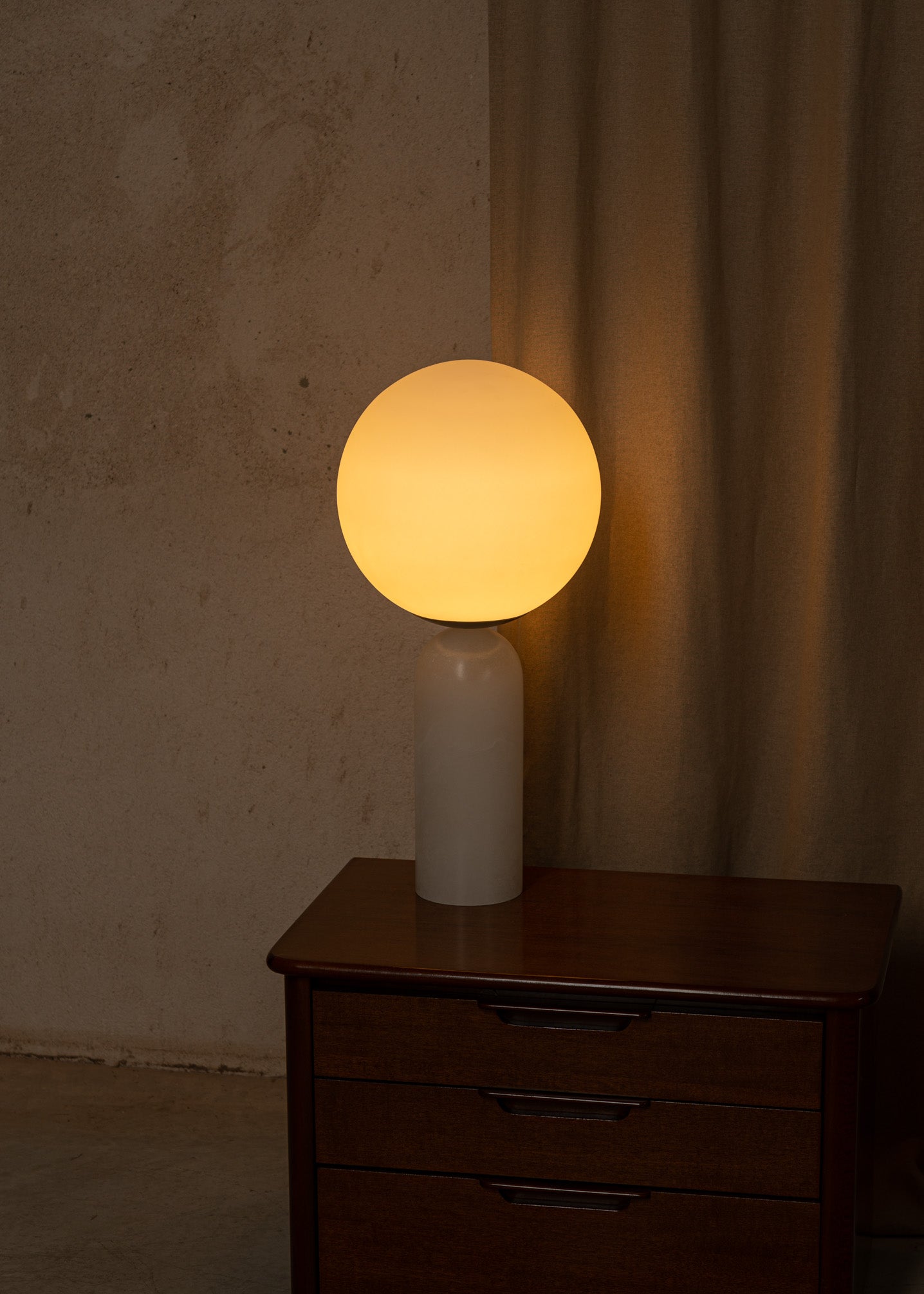 ATLAS Table Lamp White Alabaster