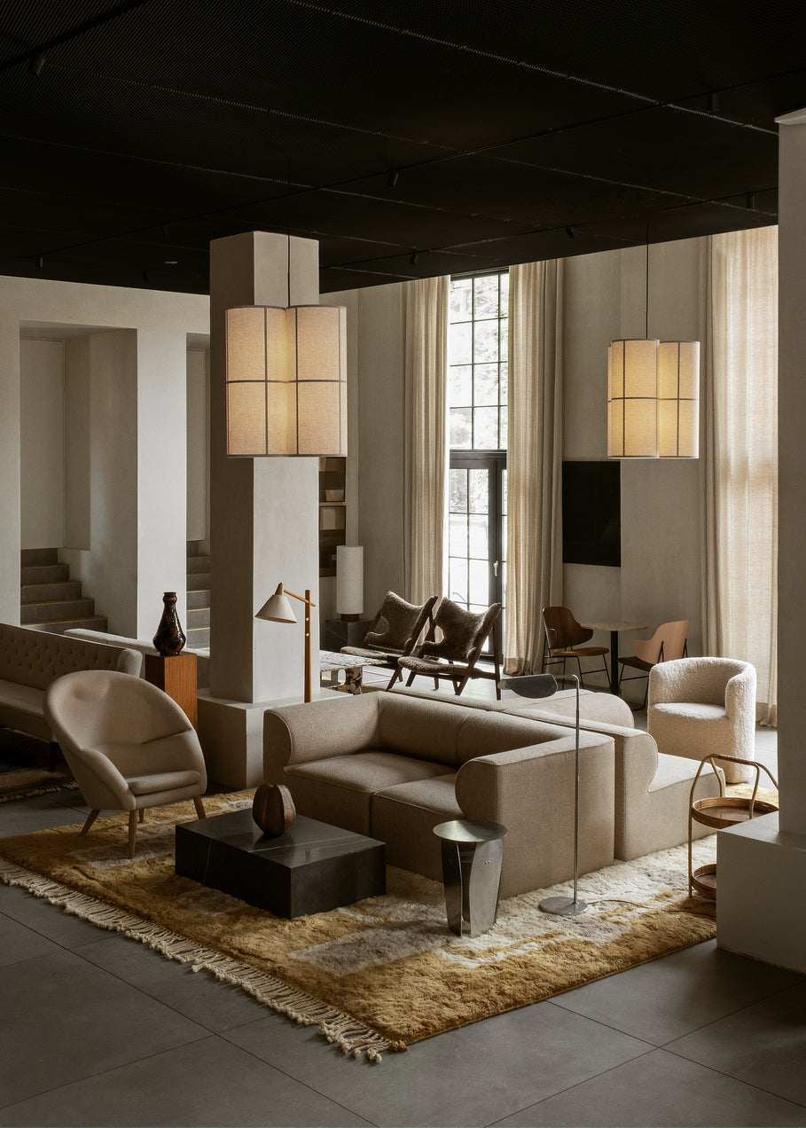 Beige ODA fauteuil met eiken basis