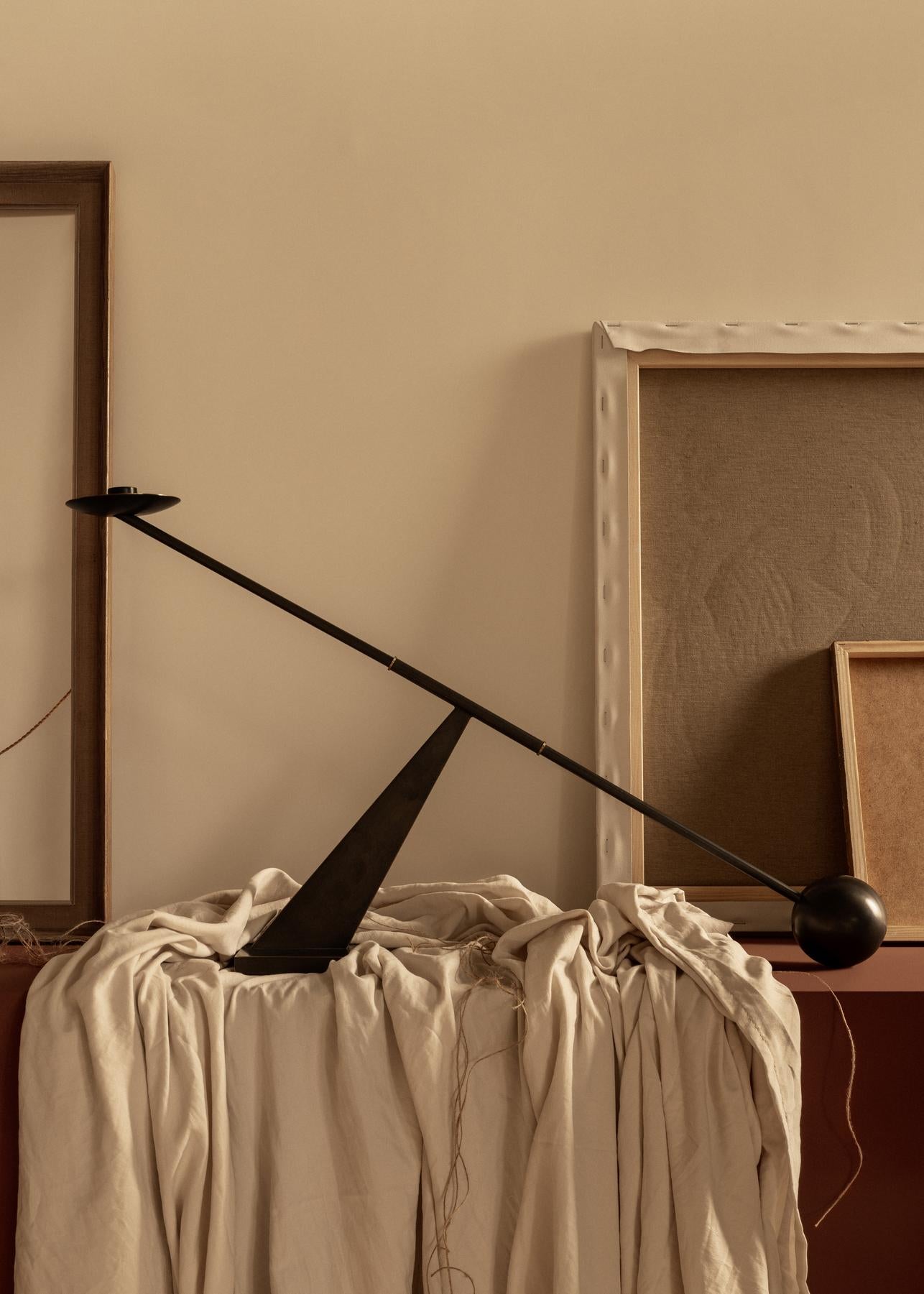 INTERCONNECT black candlestick