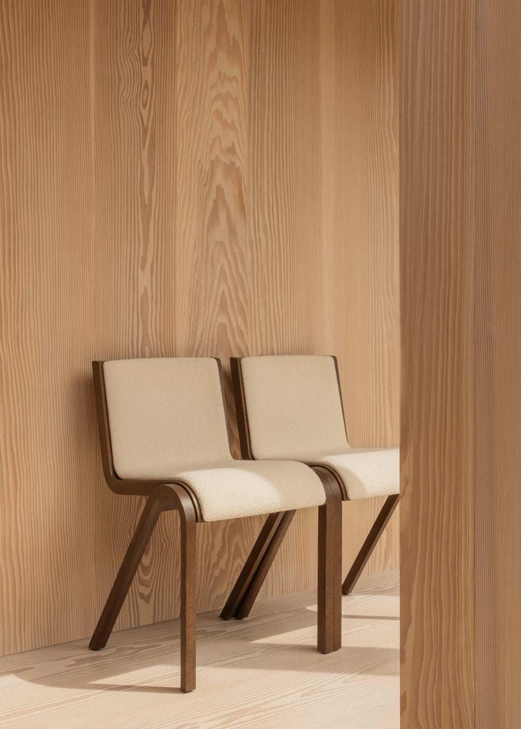 Stuhl READY braunes Leder mit dunklem Eichenfuß