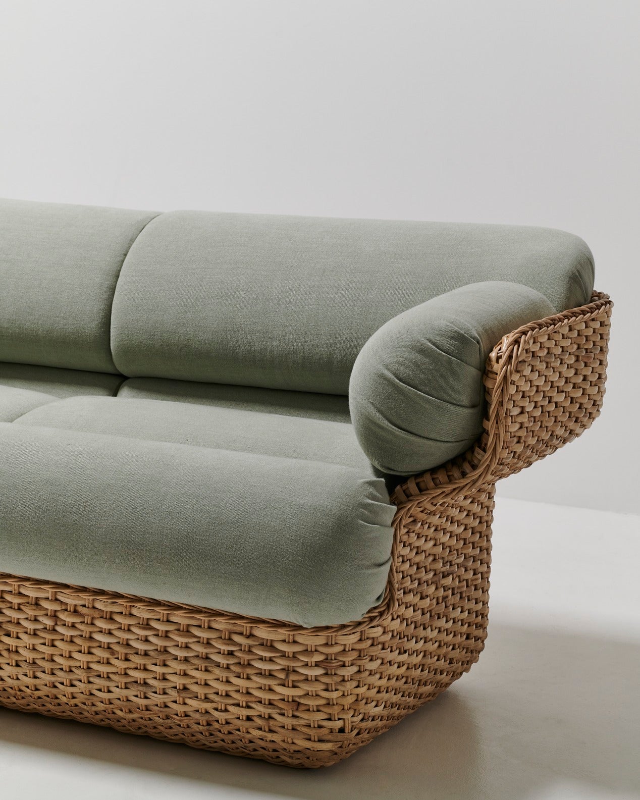 BASKET 2-Sitzer-Sofa weiß mit Rattan