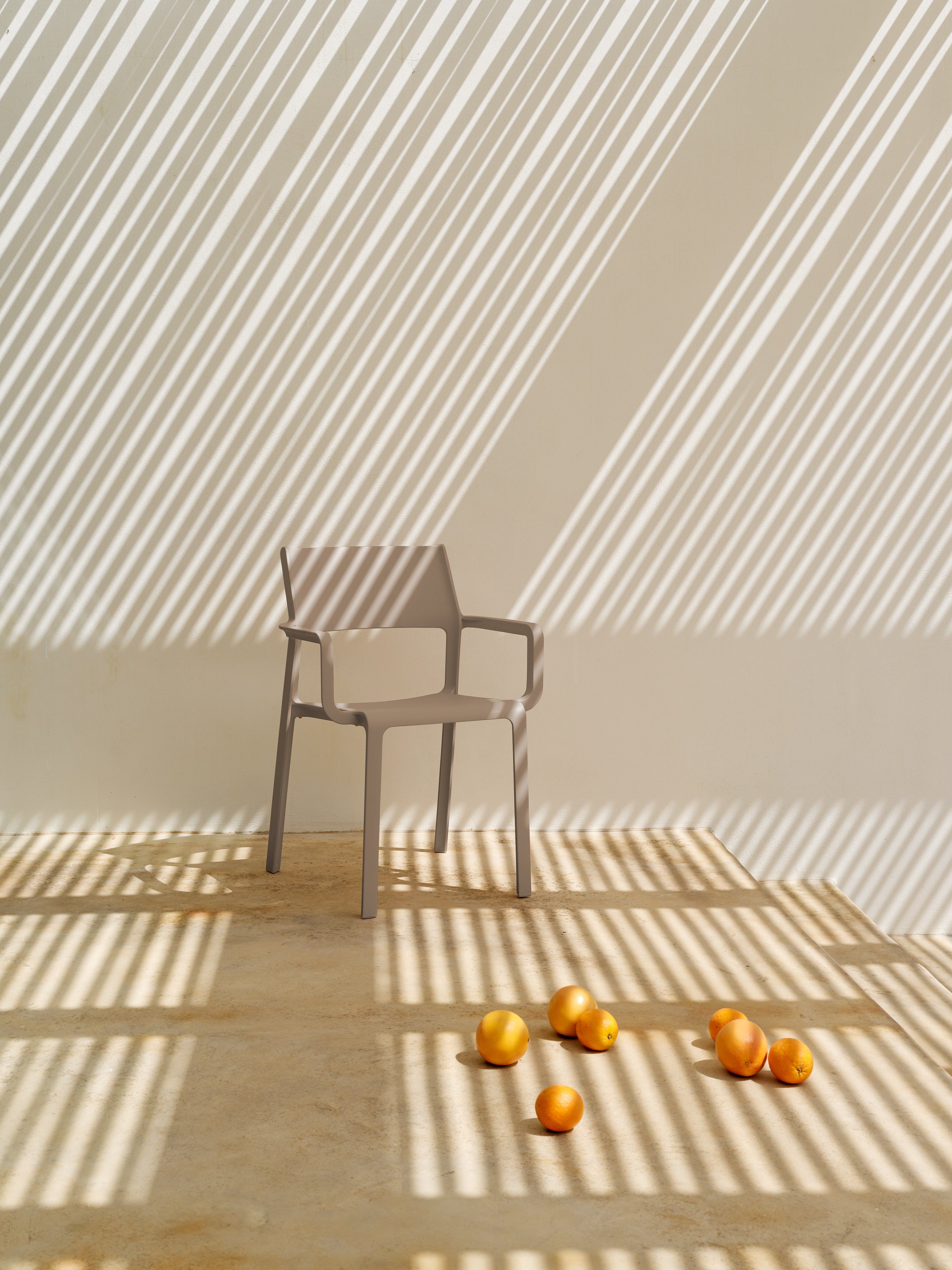 TRILL Brown Outdoor Chair with Armrests