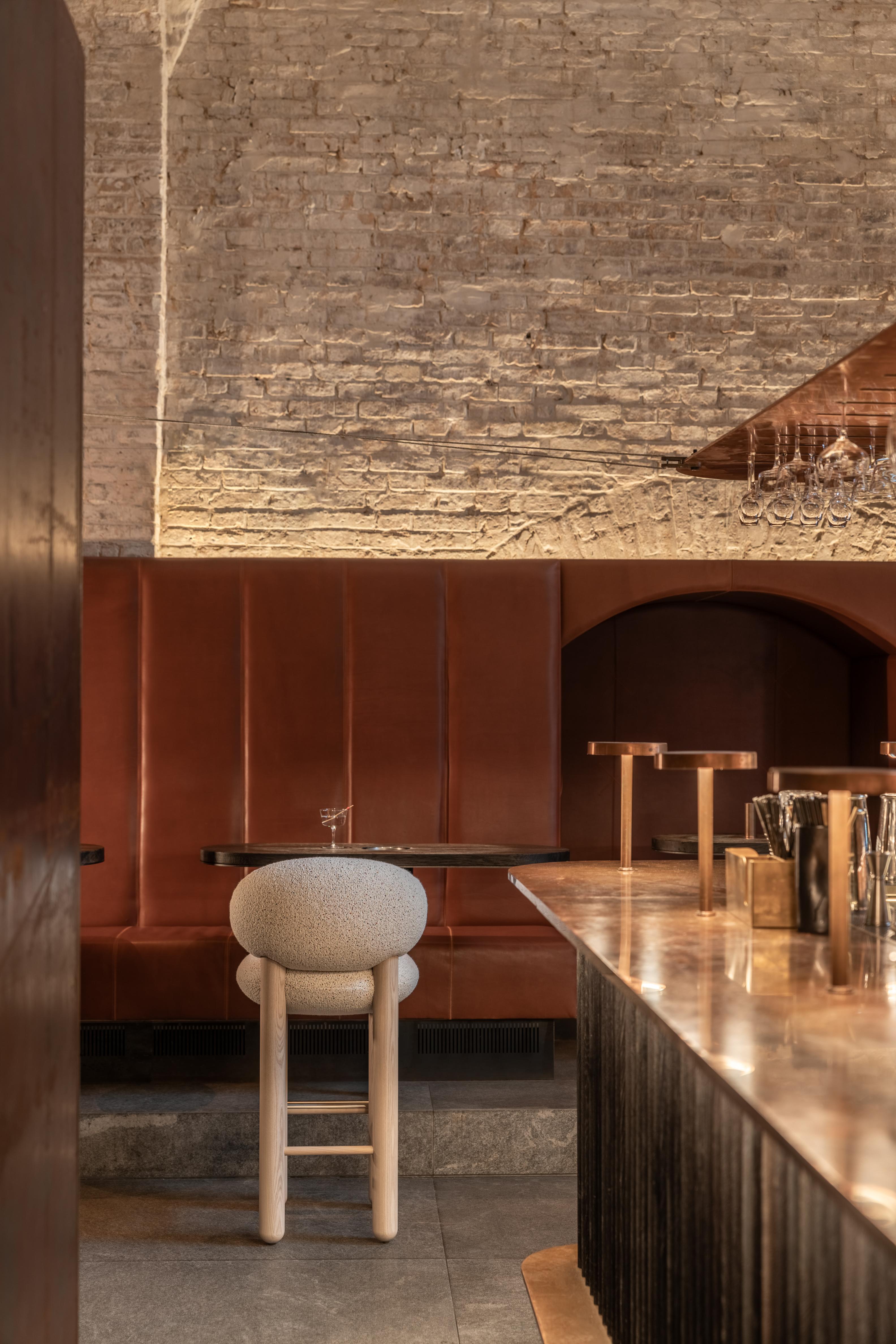 Barkruk FLOCK CS2 gestoffeerd met houten basis