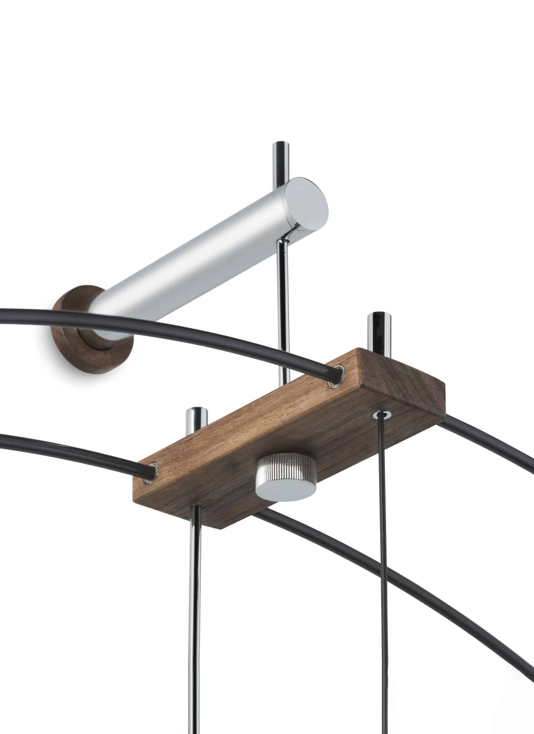 Wanduhr BARCELONA Nussbaum mit Schwarz und Silber