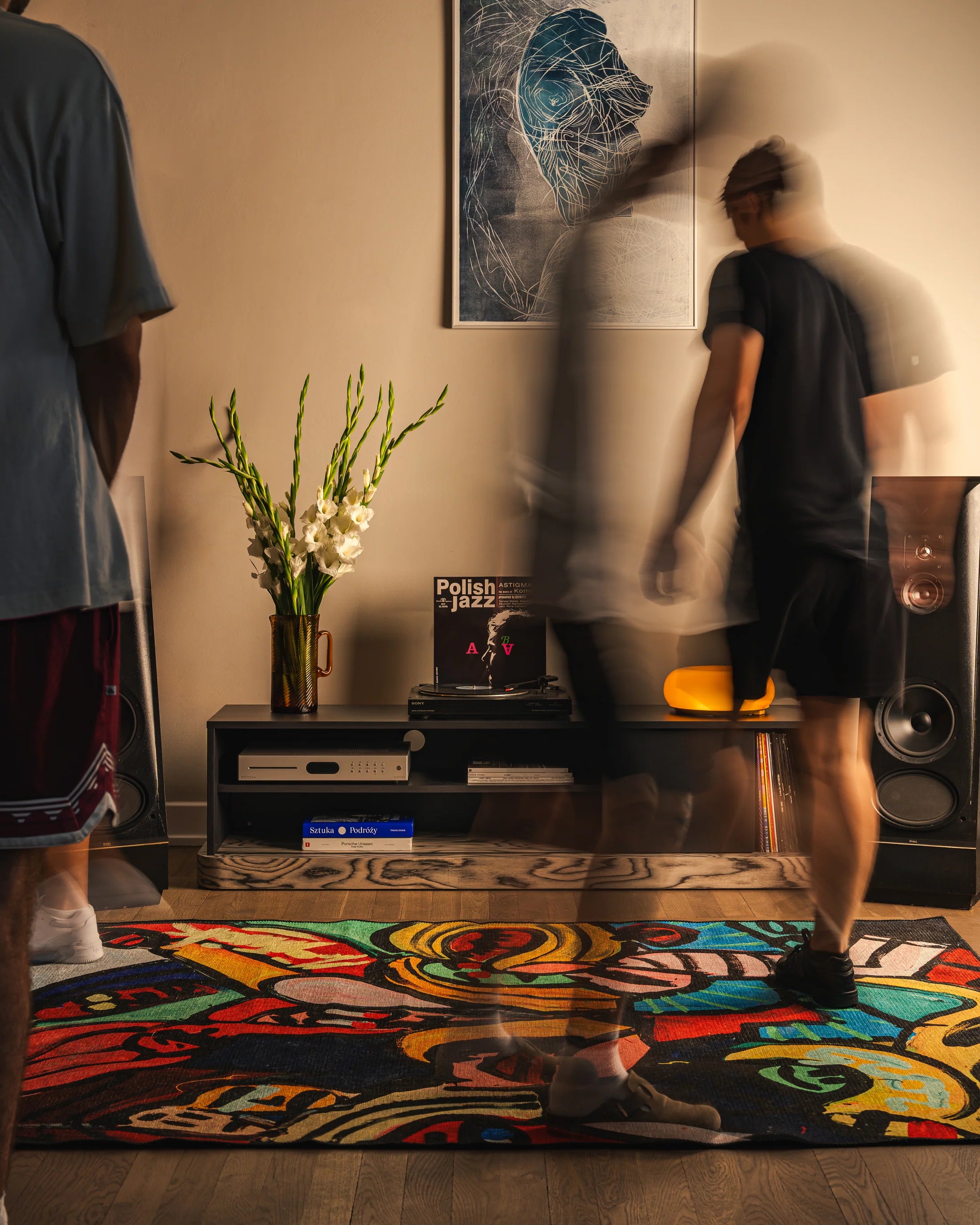 RTV-Schränke BAS Sottsass und krächzendes Schwarz