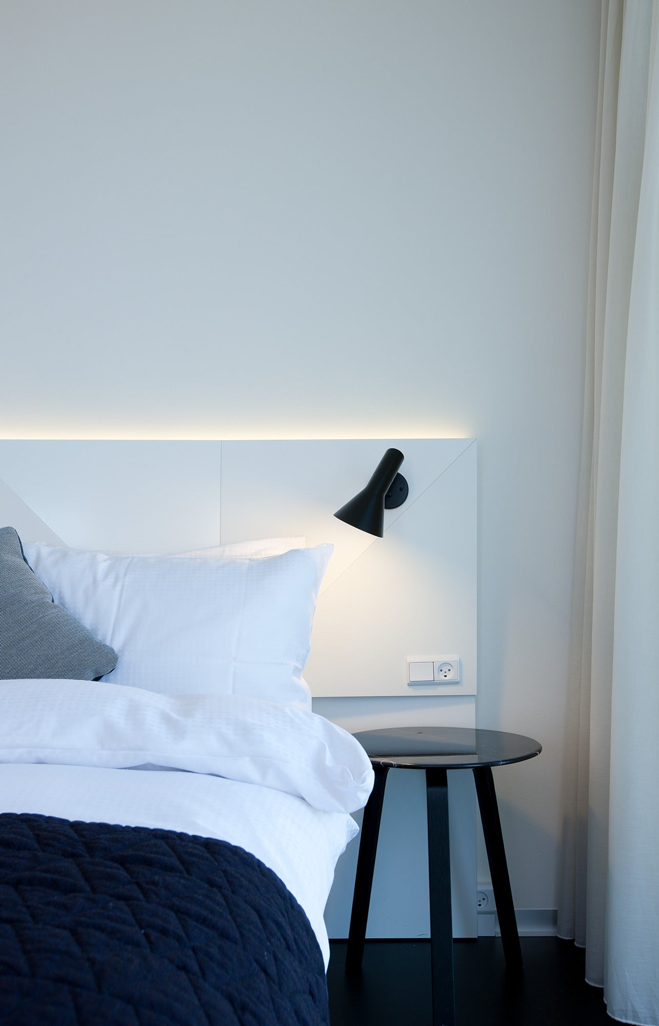 Wandleuchte AJ schwarz