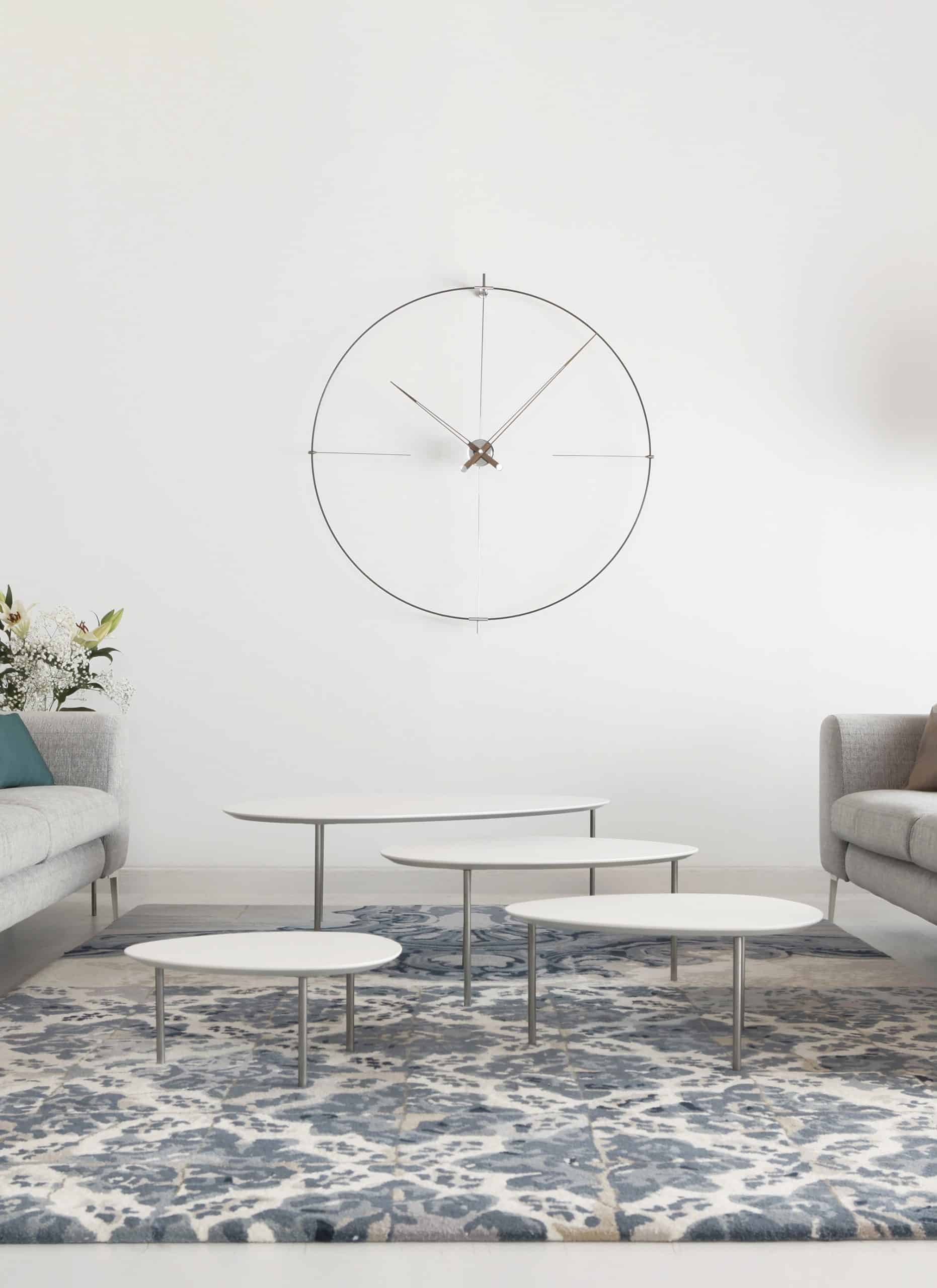 Wanduhr BILBAO Nussbaum mit Schwarz und Chrom