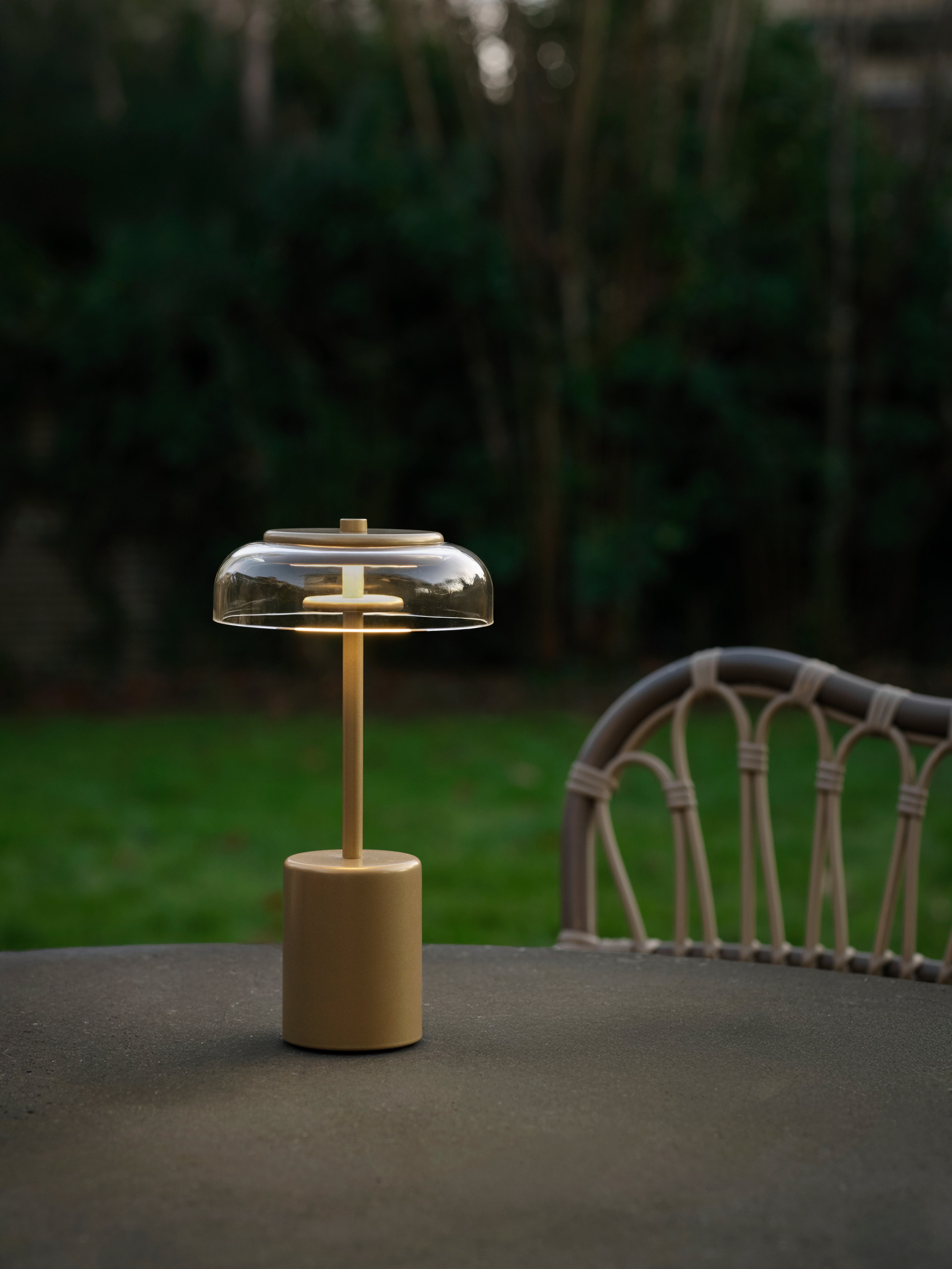Tragbare Lampe BLOSSI gold mit transparentem Glas