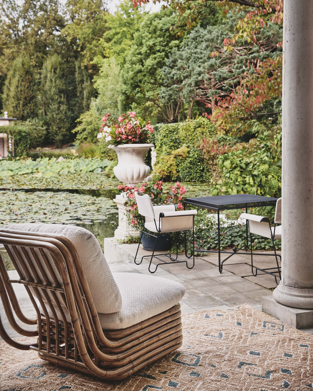 Boheemse fauteuil 72 gestoffeerd met een rieten basis