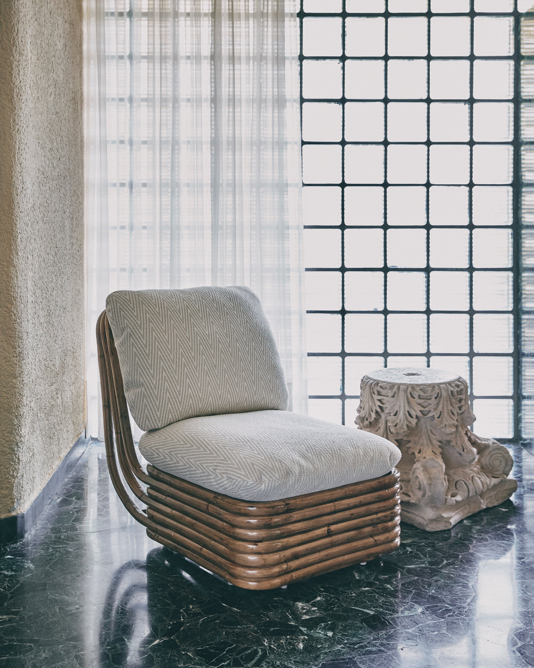 Boheemse fauteuil 72 gestoffeerd met een rieten basis