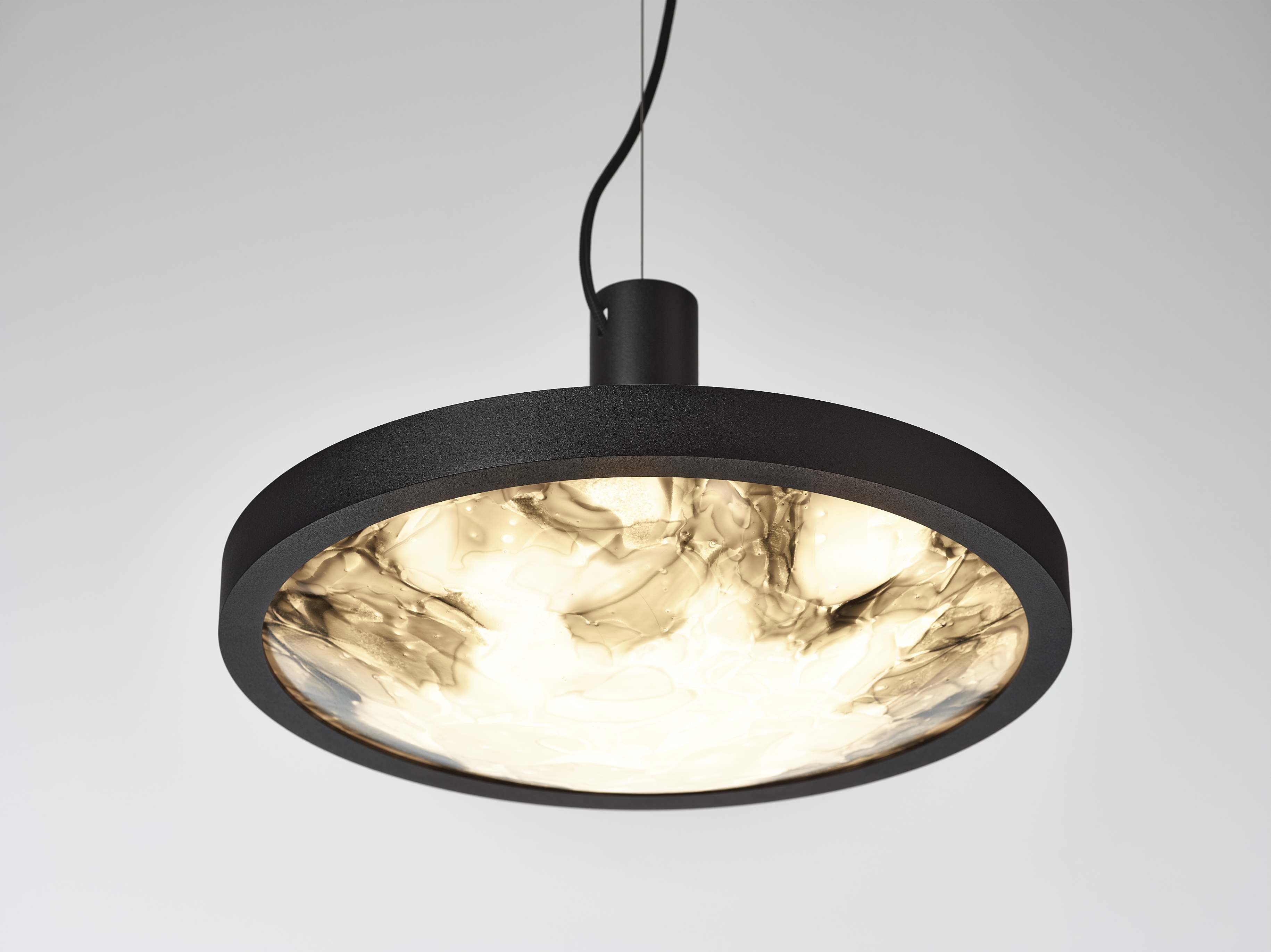Lampa wisząca CONVEX szkło Brokisglass – styl minimalistyczny