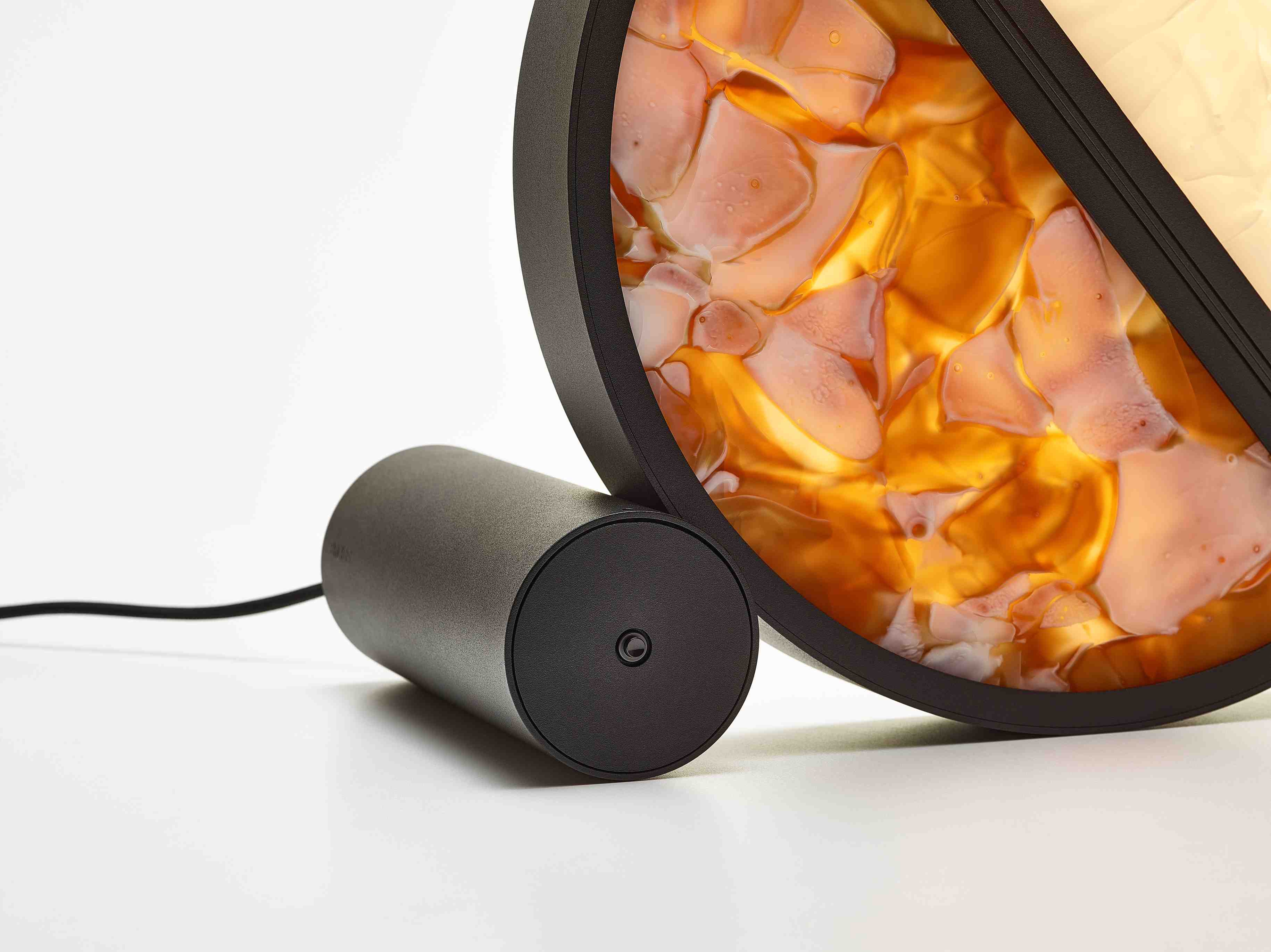 Geometrische Tischlampe Bokisglass glänzendes Glas