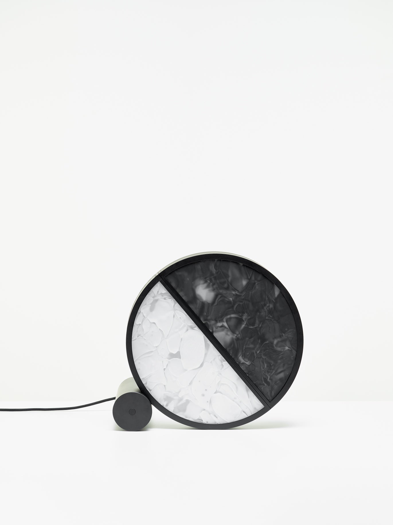 Geometrische Tischlampe Bokisglass glänzendes Glas