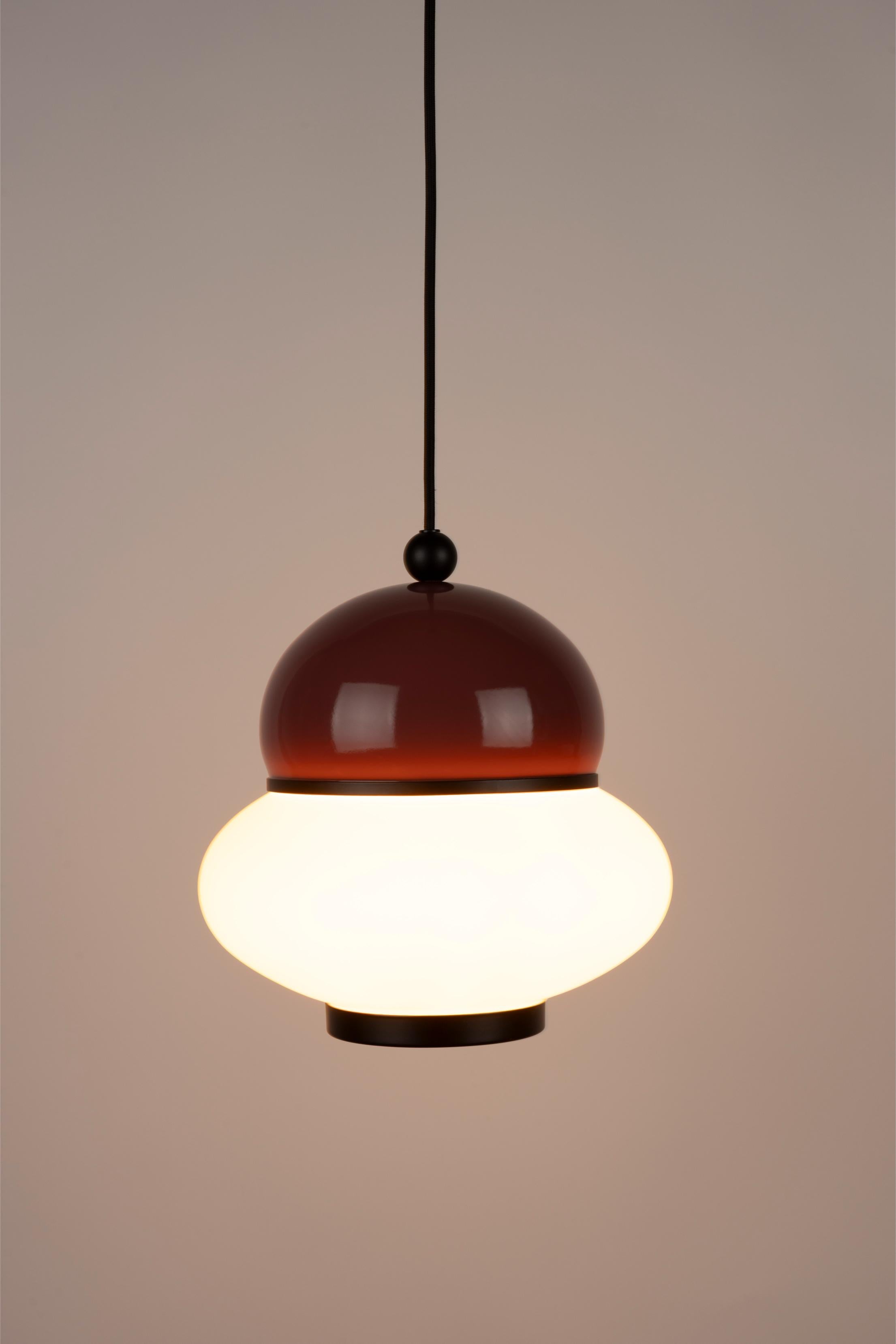 Hanglamp BUMBLE bordeaux met zwarte afwerking