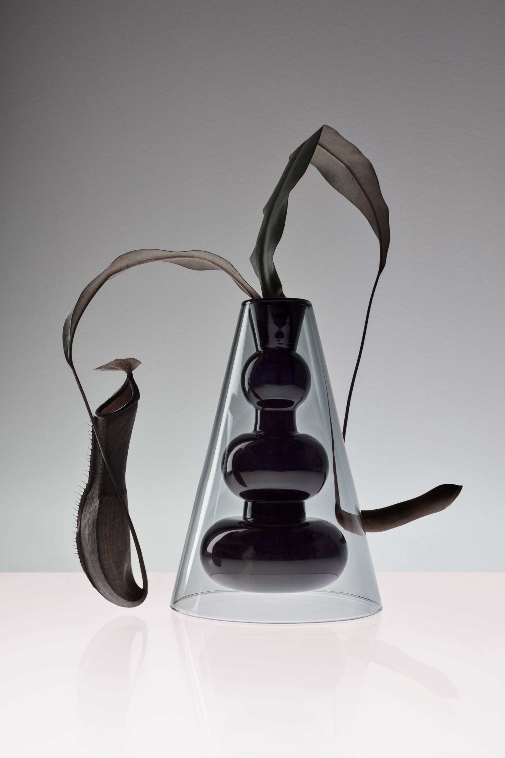 Vaas BUMP CONE zwart glas