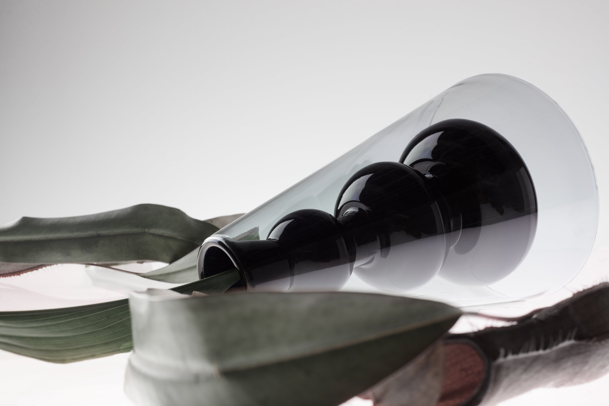 Vaas BUMP CONE zwart glas