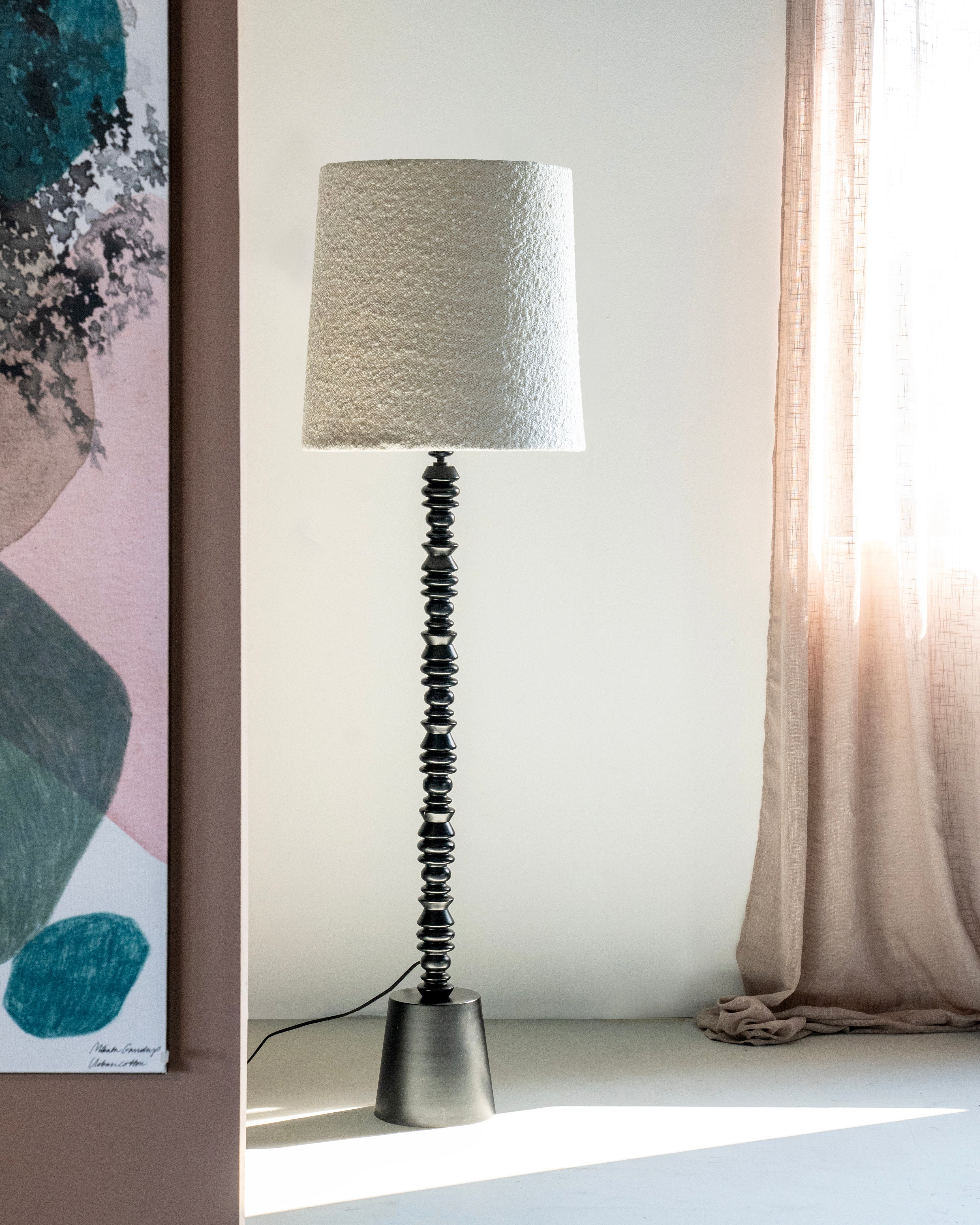 Stehlampe PULSE hellbeige mit schwarzem Fuß