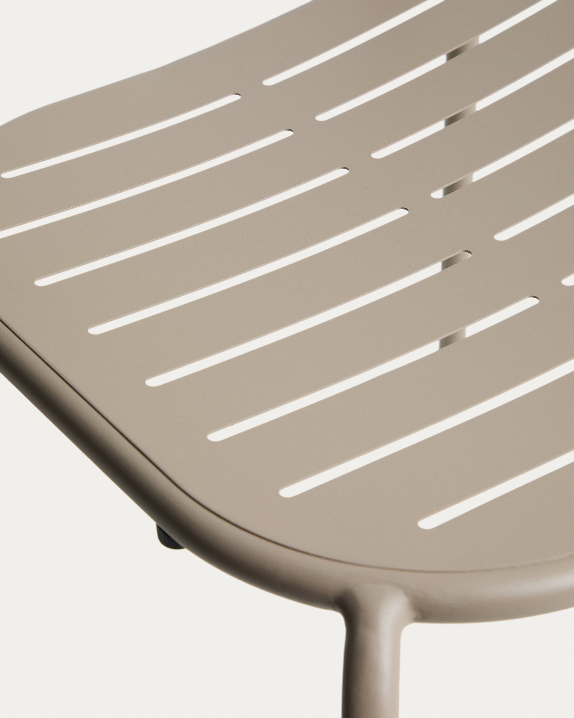 Krzesło ogrodowe BRAI taupe – styl minimalistyczny