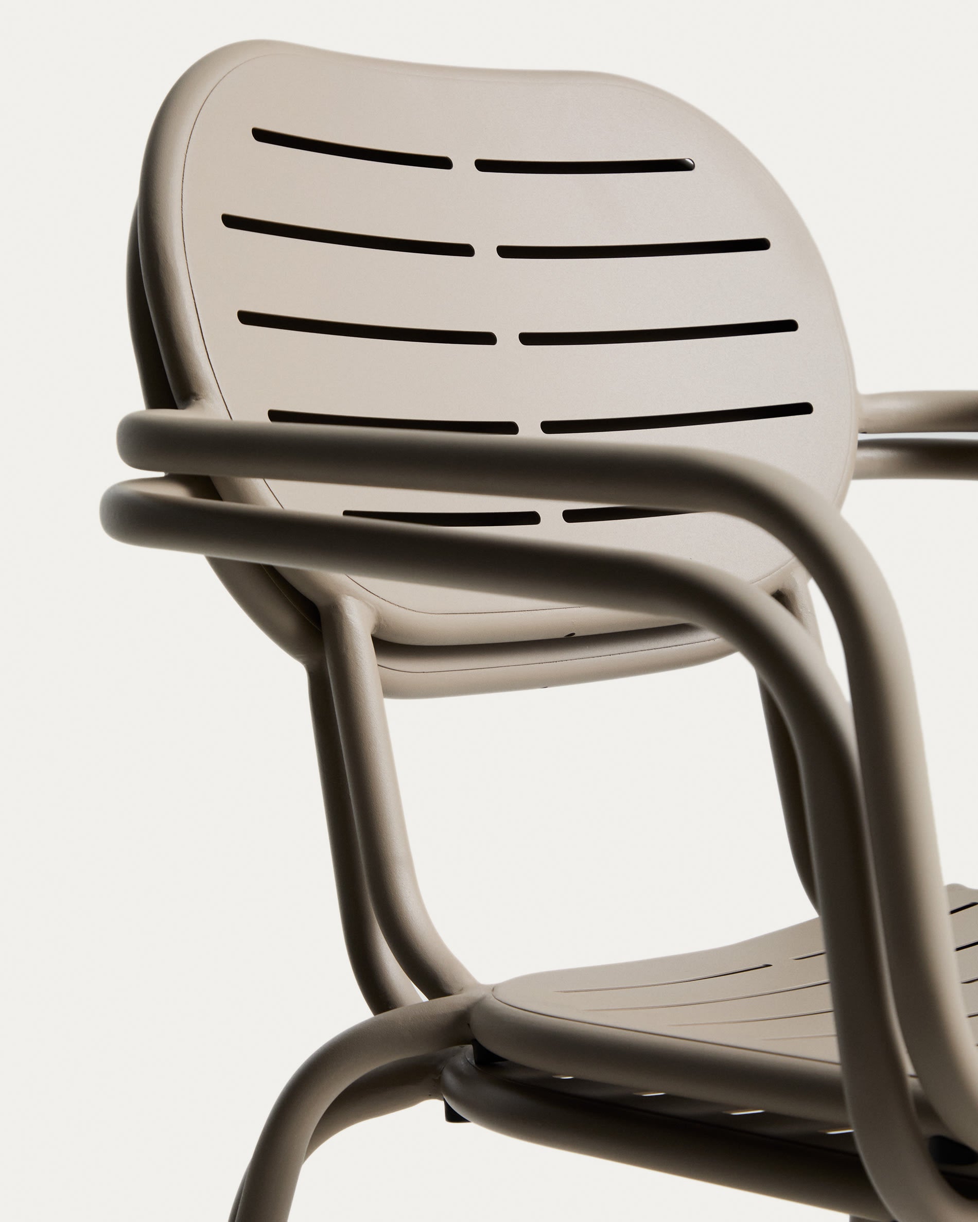 BRAI taupe garden chair with armrests